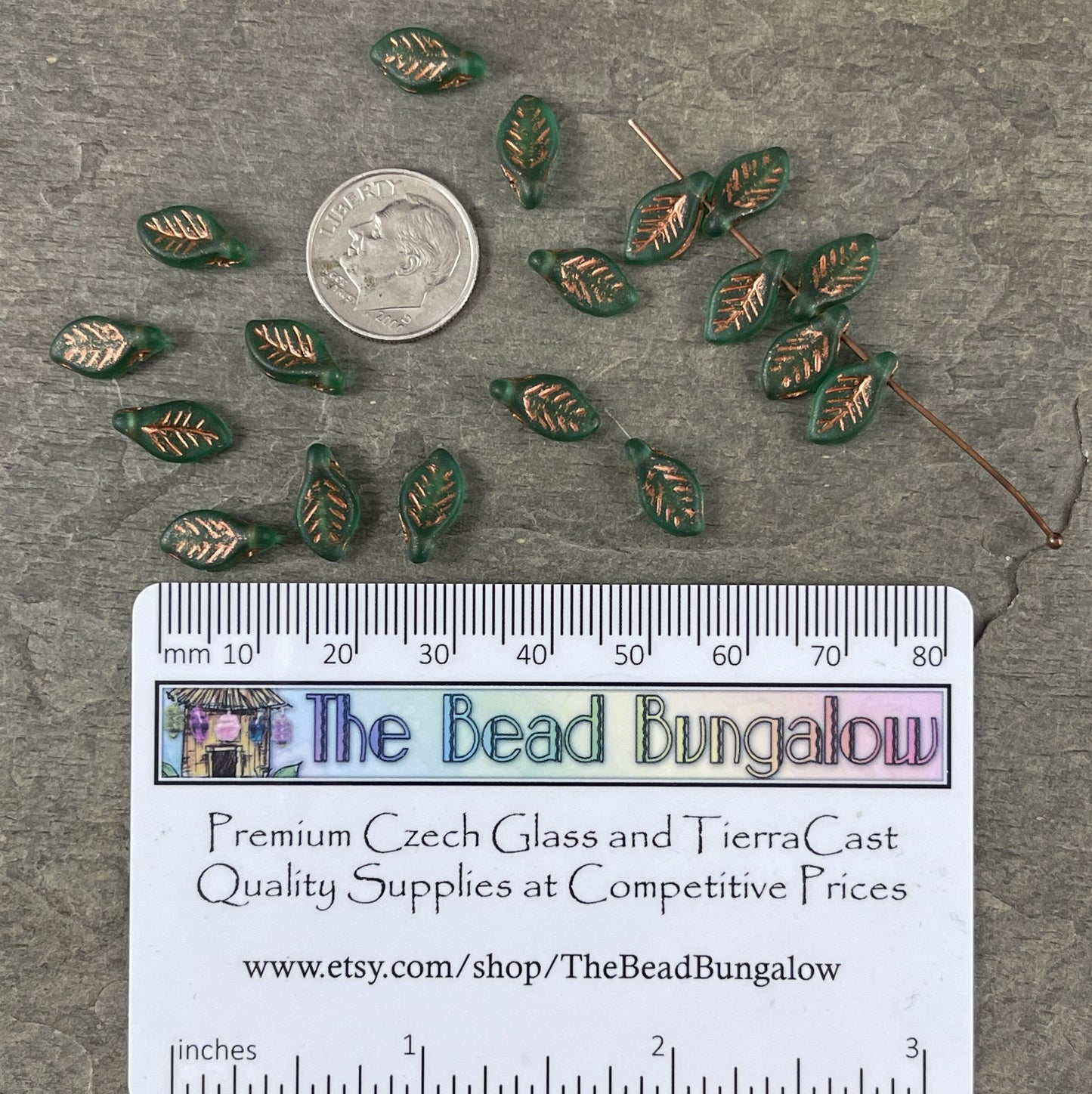 Briolette Leaf Beads 12x6mm Leaf Bead ~ Czech Glass Beads ~ Green Leaf Bead (Bay5) * 20 Beads