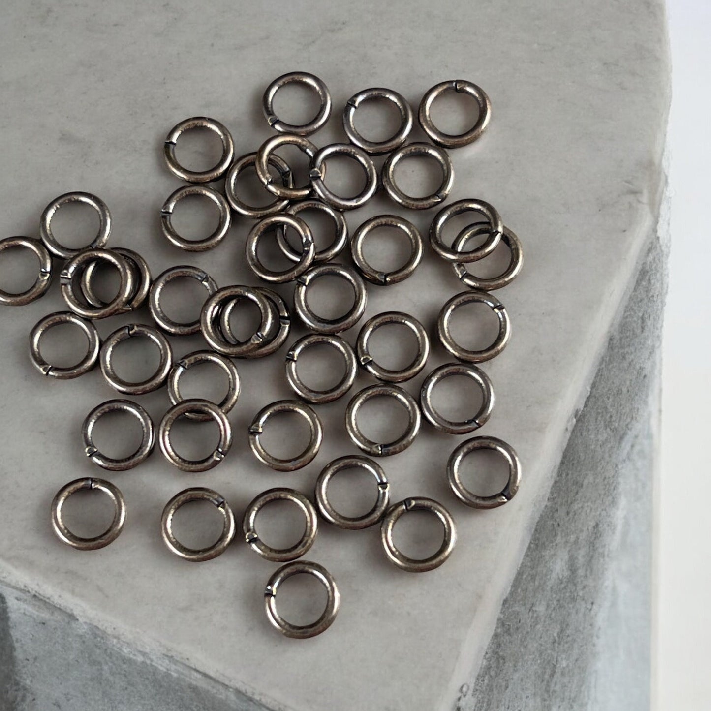 6mm Brass Jump Rings 18g Brass Jump Rings Bronze Jump Rings Antiqued Brass Plated Open Jump Rings (FMG/4863) - Qty: 100