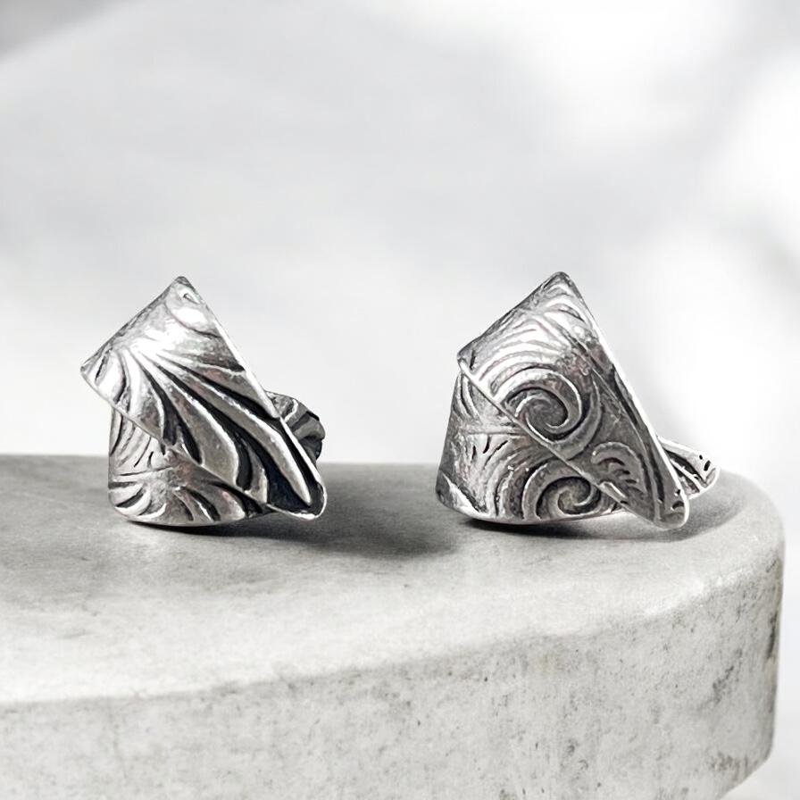 TierraCast Antiqued Pewter Jardin Bail, Large 15.5mm Silver Pinch Bail with 12mm Grip Length (PF/886-04) * Qty. 2
