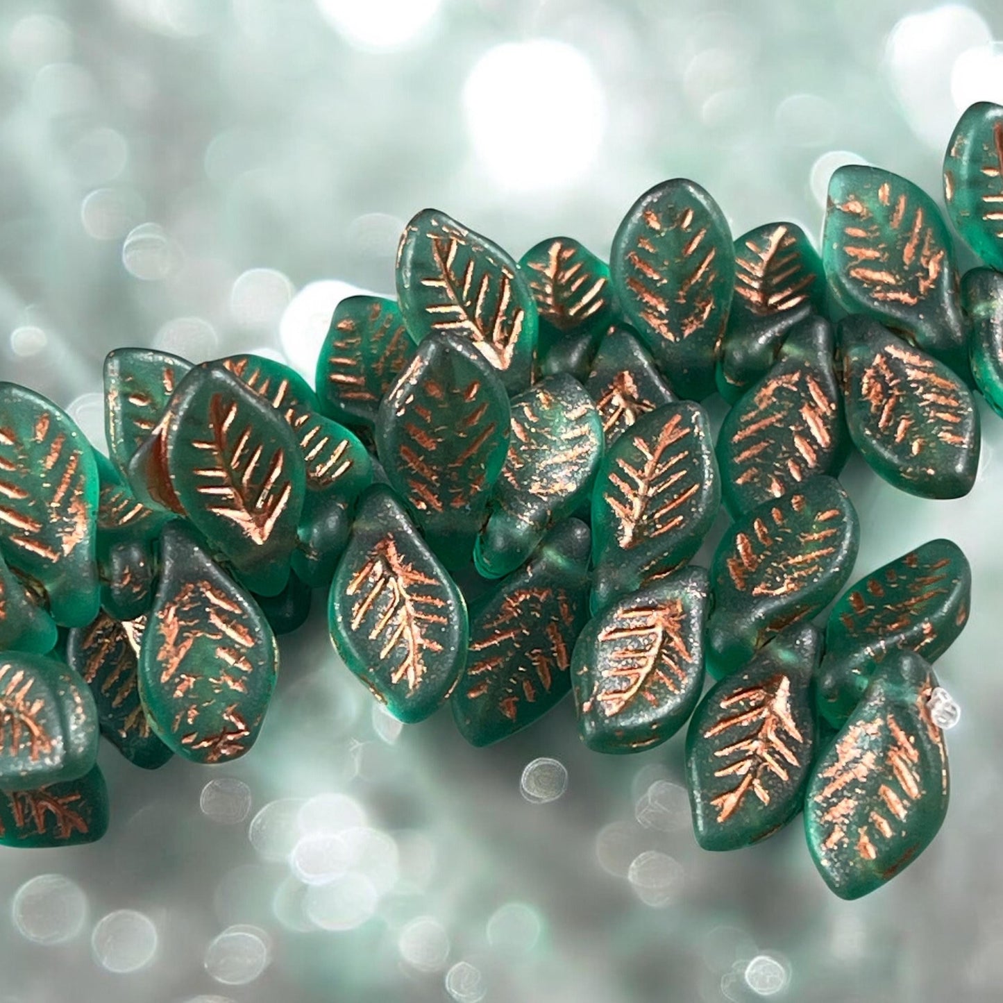 Briolette Leaf Beads 12x6mm Leaf Bead ~ Czech Glass Beads ~ Green Leaf Bead (Bay5) * 20 Beads