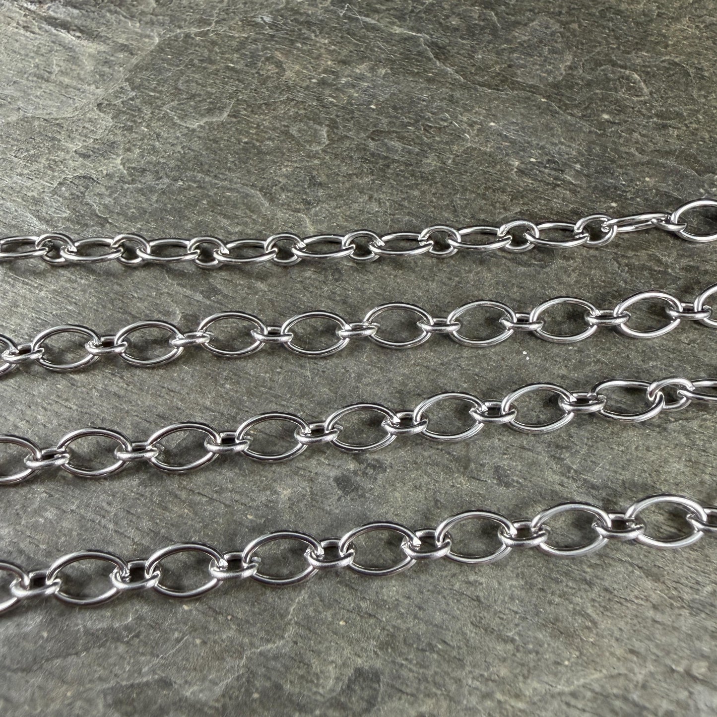 Chain by the Foot - 304 Stainless Steel Oval Cable Chain, 8.5x5.5mm Unwelded Links, Platinum Color (C018-04P) * 1 Yard