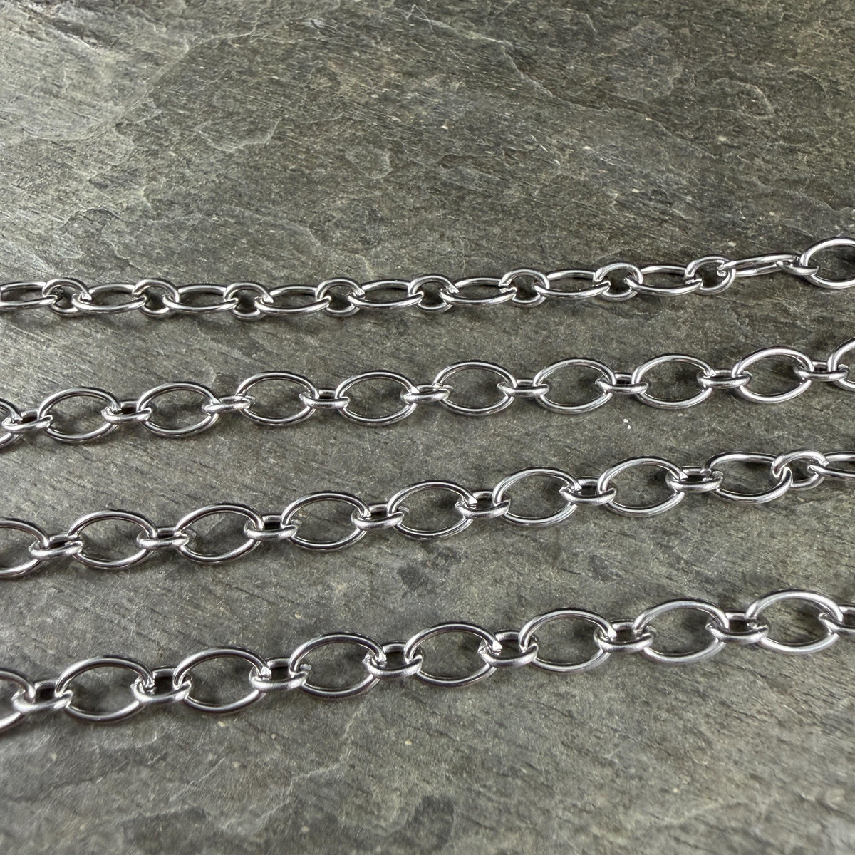 Chain by the Foot - 304 Stainless Steel Oval Cable Chain, 8.5x5.5mm Unwelded Links, Platinum Color (C018-04P) * 1 Yard