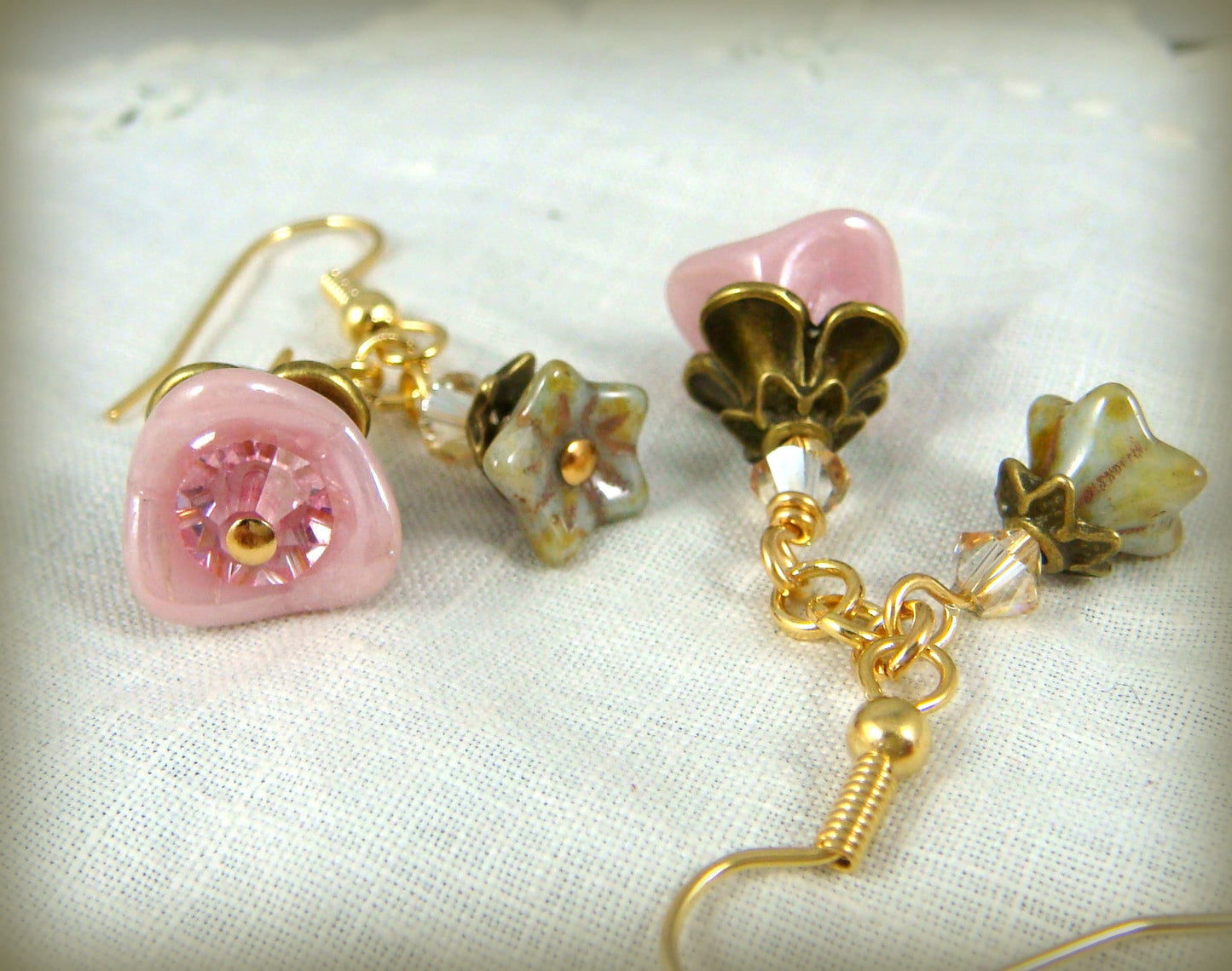 Matte Opaque Peach Flower, 3-Petal Flower Beads, Czech Glass Beads, Matte Pale Peachy Pink, 12x9mm Bell Flower Bead (FLLB/RJ-1071) * Qty. 10