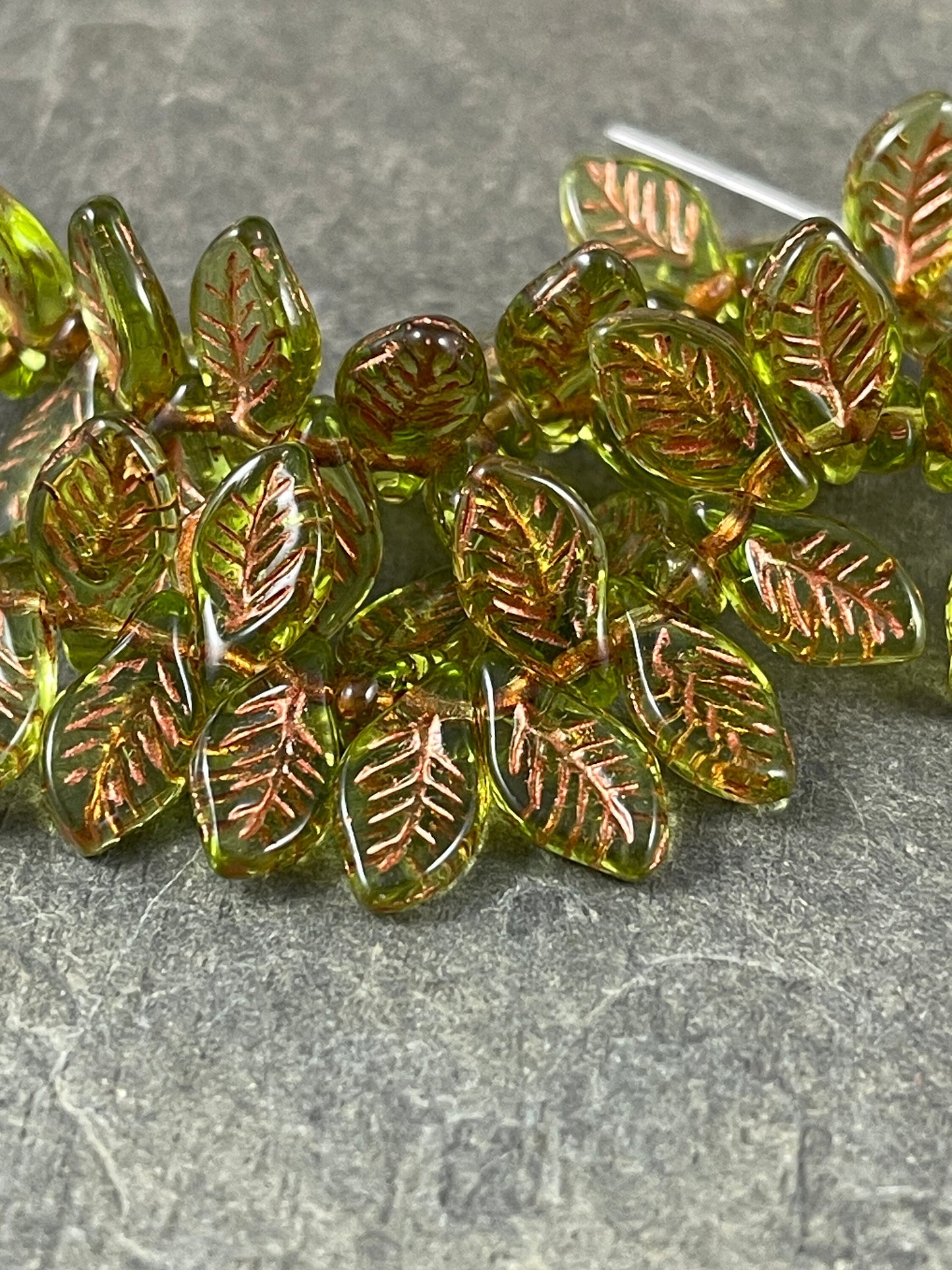Briolette Leaf Beads 12x6mm Leaf Bead Czech Glass Beads Green Leaf Bead (Bay15) * 20 Beads