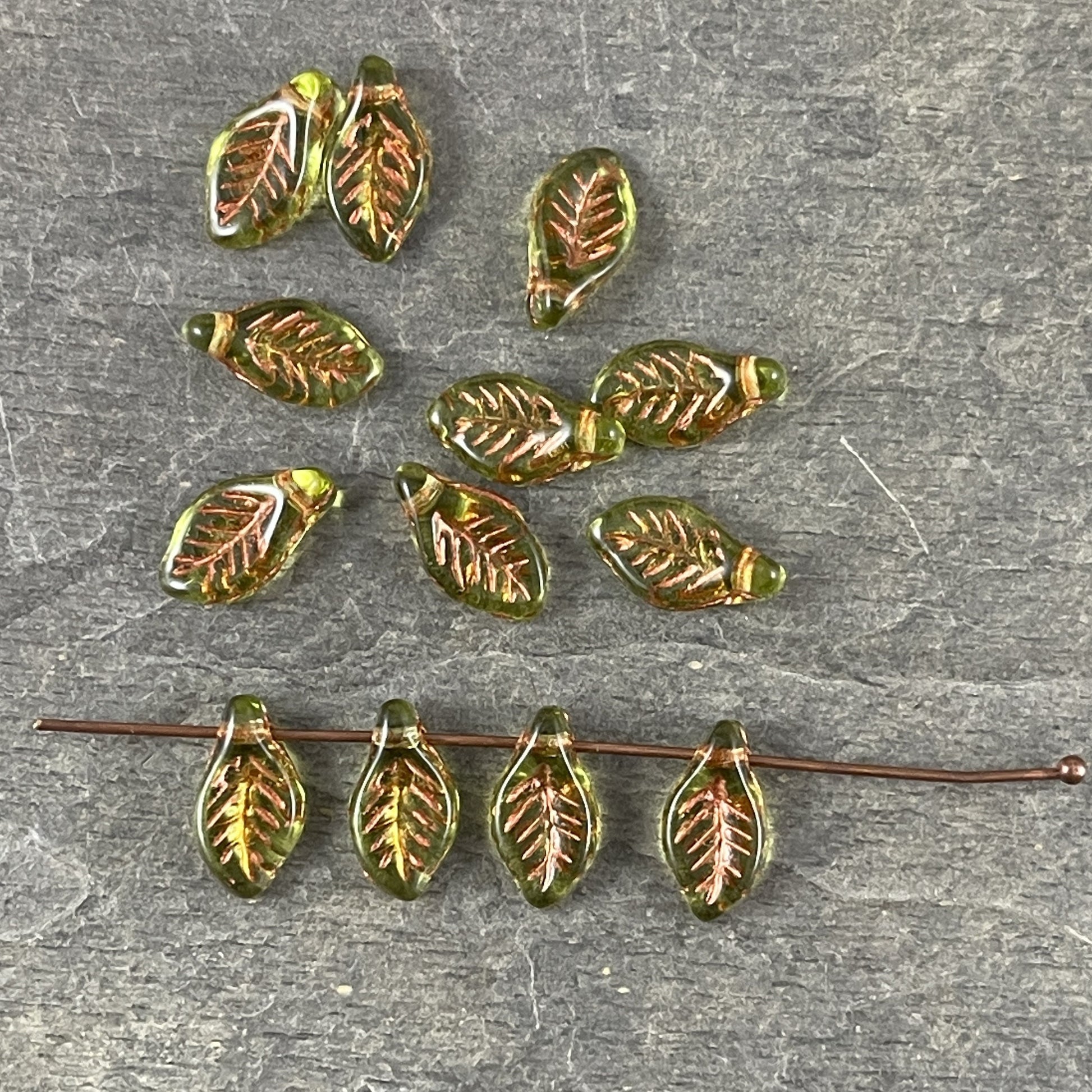 Briolette Leaf Beads 12x6mm Leaf Bead Czech Glass Beads Green Leaf Bead (Bay15) * 20 Beads