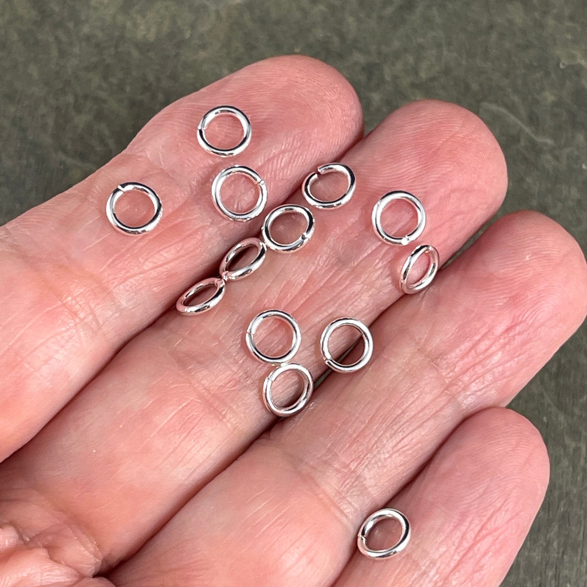 6mm Silver Plated Round Jump Rings ~ 18g Silver Jump Rings ~ Silver Plated Brass Open Jump Rings (FMG/4861) * Qty: 100