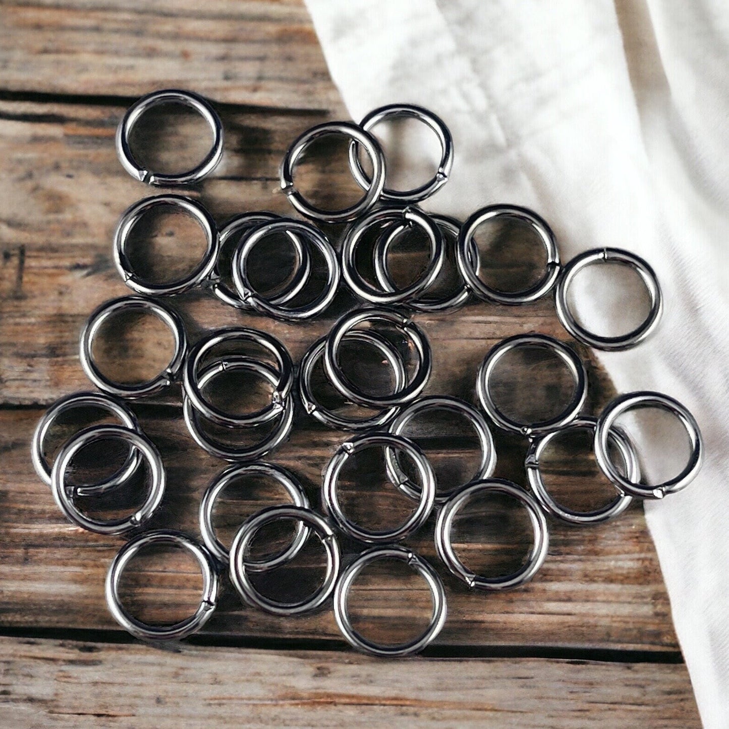 8mm Round Jump Rings, 18g Open, Gunmetal Black Plated Brass (FMG/5006) * Qty. 100