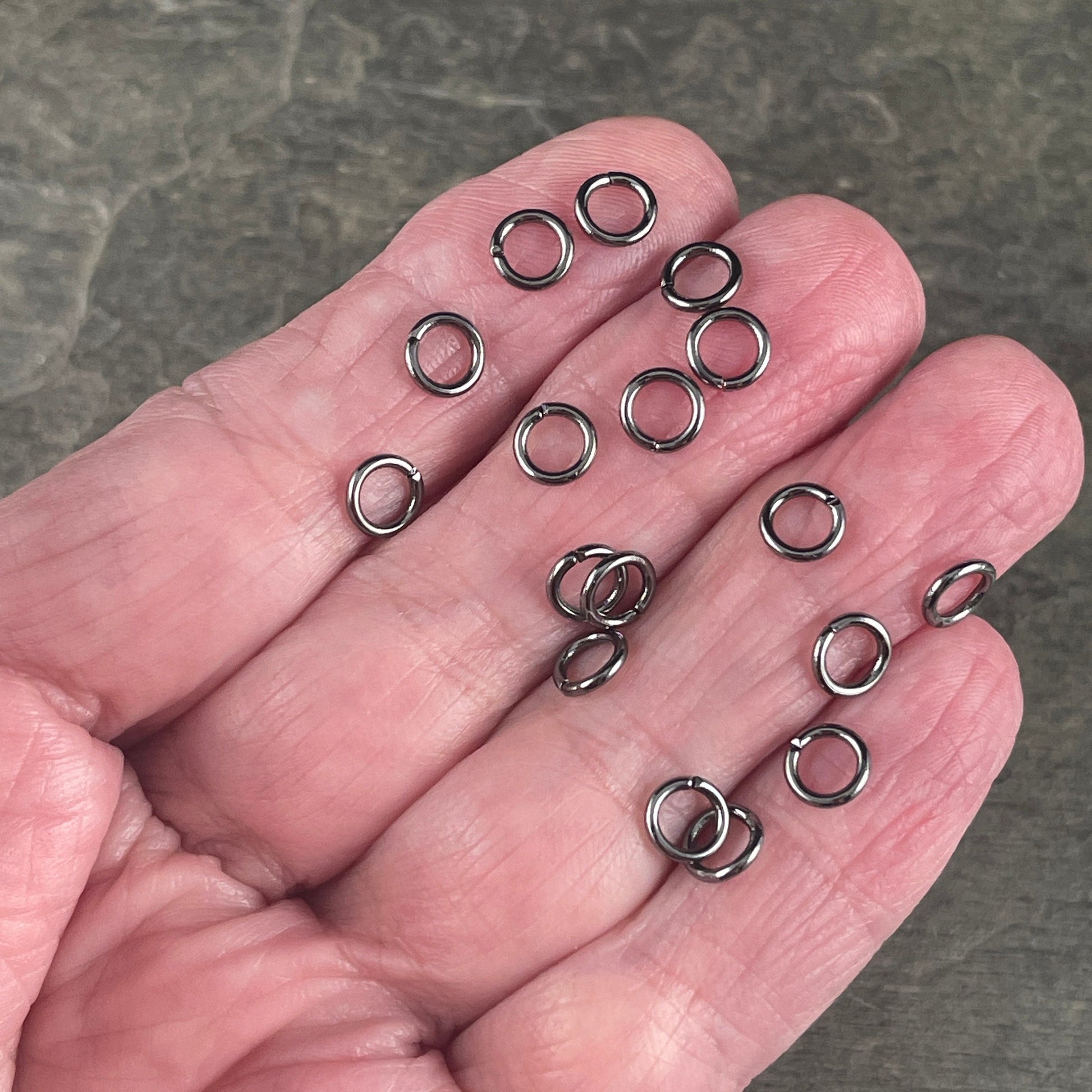 6mm Gunmetal Plated Round Jump Rings ~ 18g Black Jump Rings ~ Gunmetal Plated Brass Open Jump Rings (FMG/4867) * Qty: 100