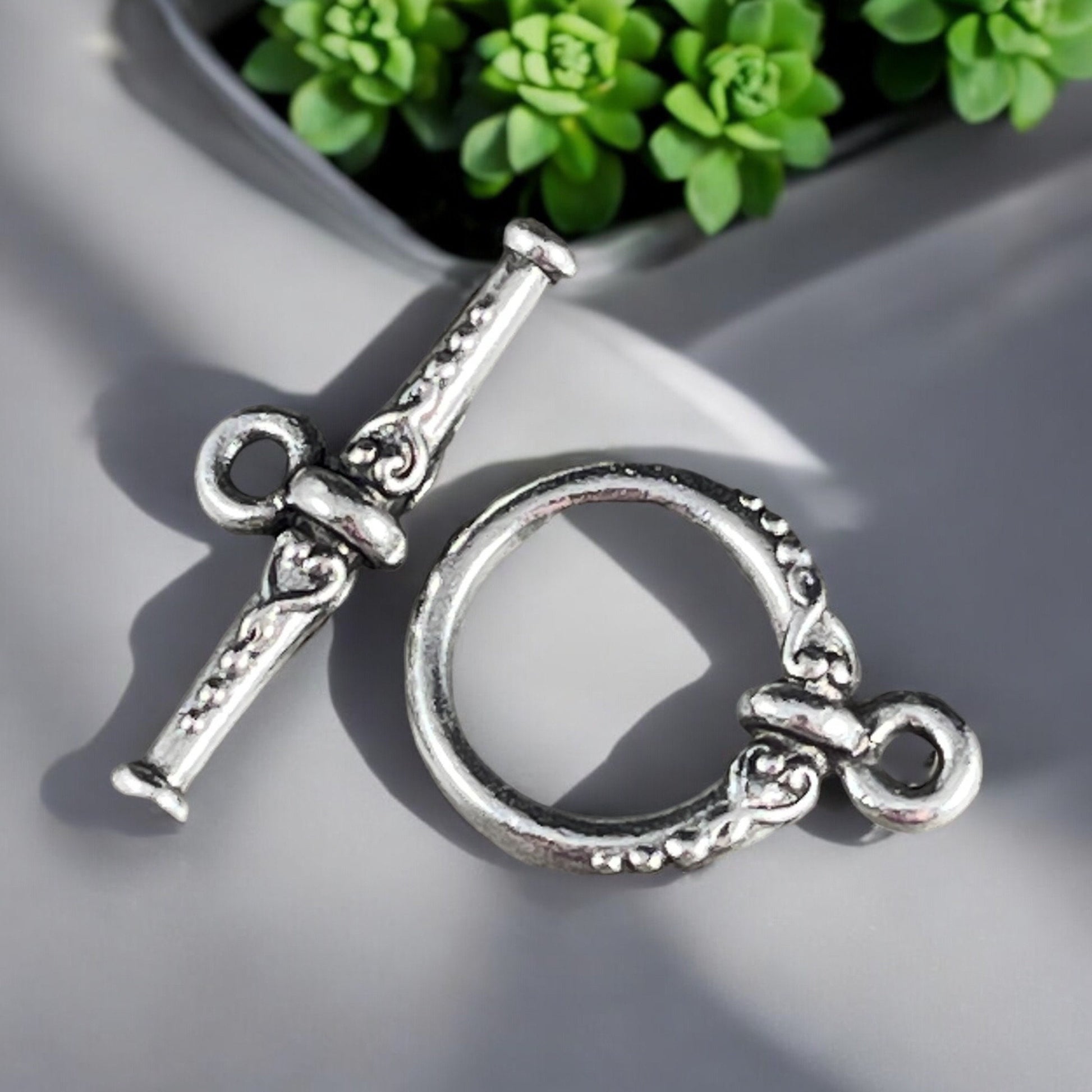 TierraCast Heirloom Toggle Clasp, Medium Size Antiqued Silver Toggle Clasp (PF/947-77) * Qty. 1