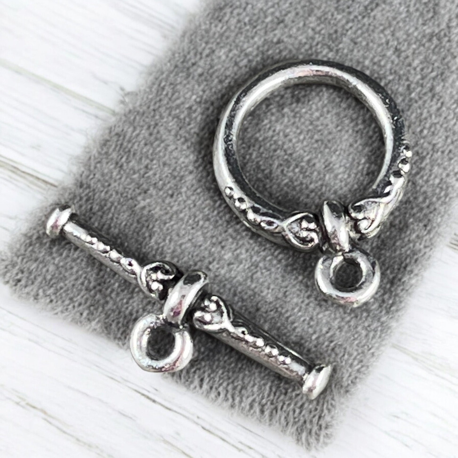 TierraCast Heirloom Toggle Clasp, Medium Size Antiqued Silver Toggle Clasp (PF/947-77) * Qty. 1