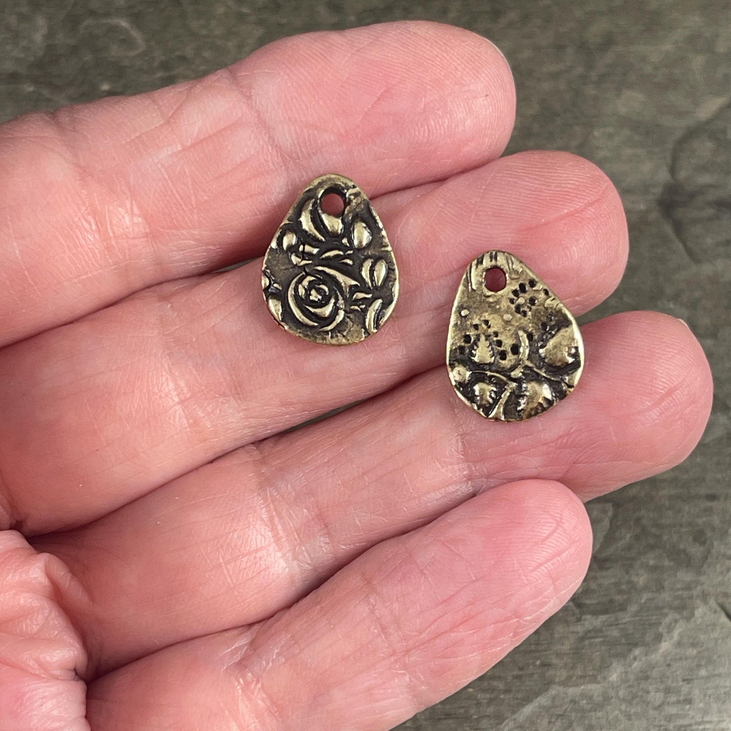 NEW TierraCast Floral Dulce Vida Charm, Antiqued Brass Floral Theme Teardrop Charm (PF/581-57) * Qty. 4