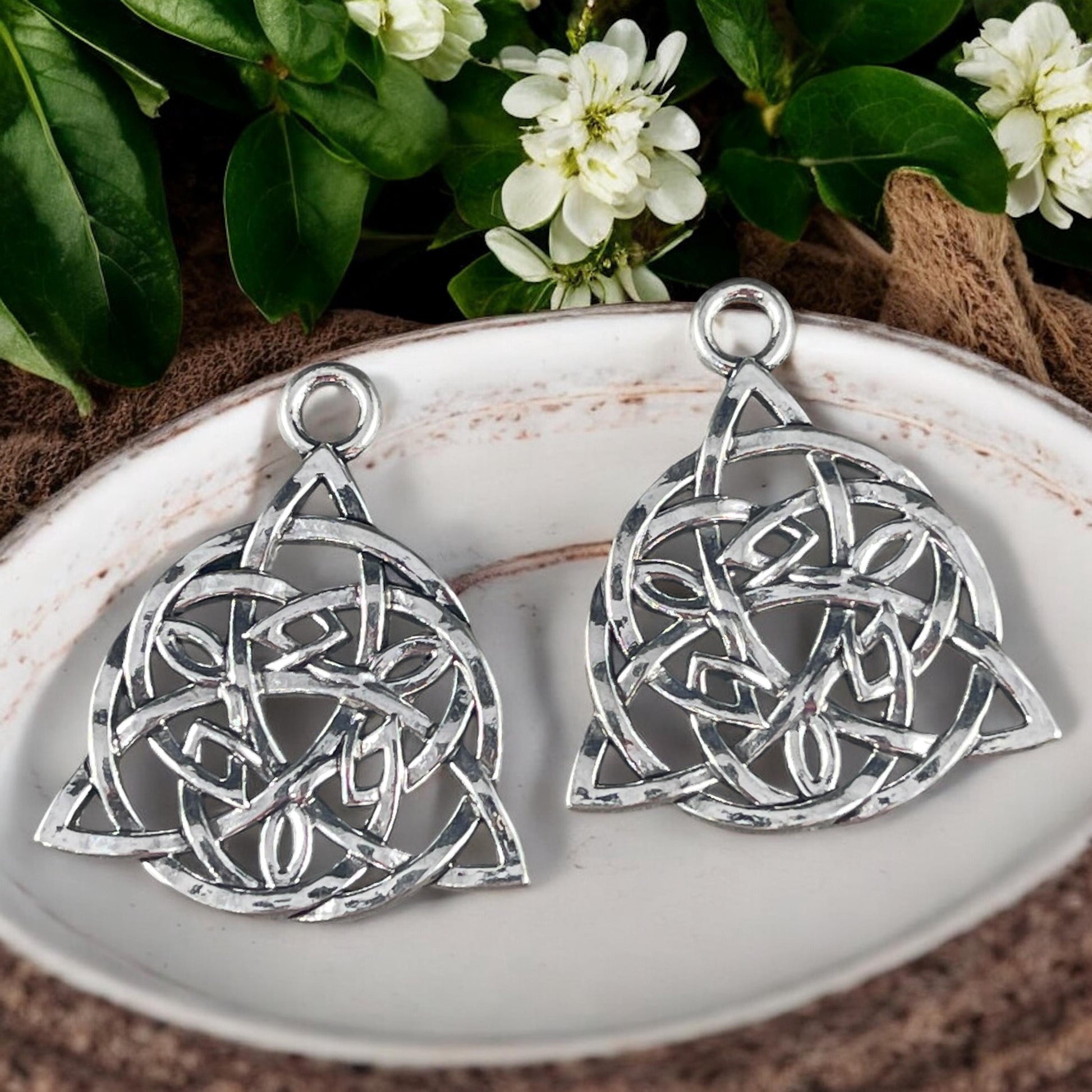 Celtic Pendant, Antiqued Silver Triquetra Pendant, Symbolic Irish Charm (P001-70AS) * Qty. 10
