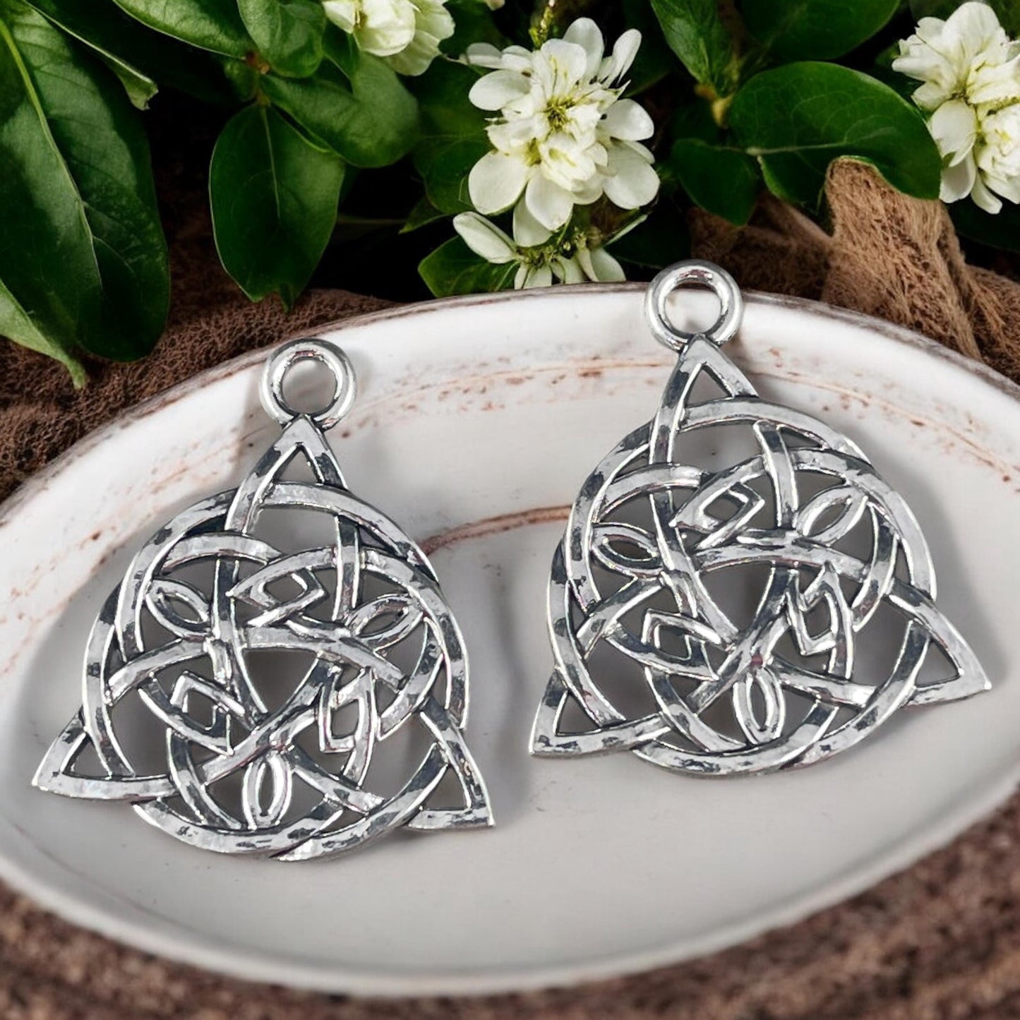 Celtic Pendant, Antiqued Silver Triquetra Pendant, Symbolic Irish Charm (P001-70AS) * Qty. 6