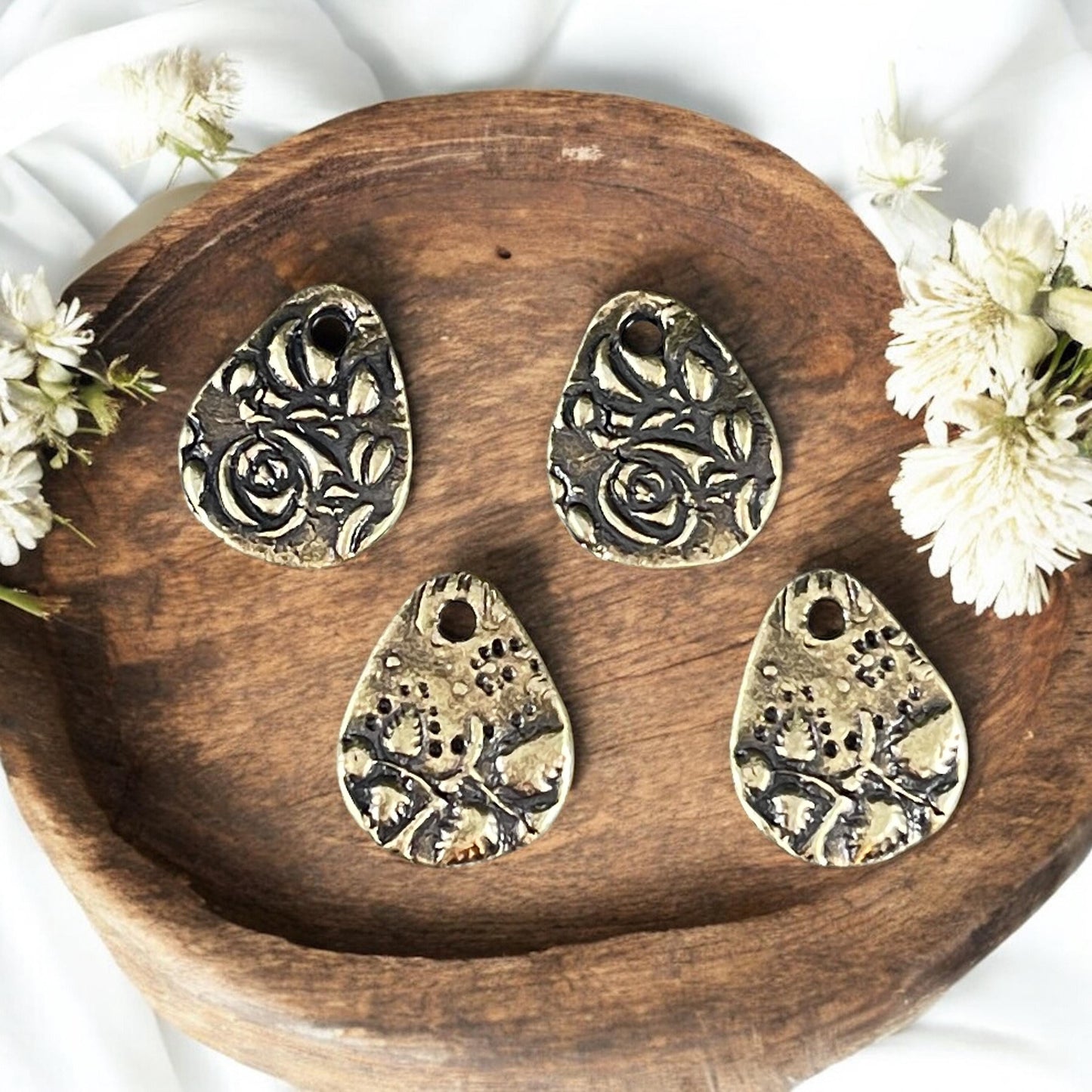 NEW TierraCast Floral Dulce Vida Charm, Antiqued Brass Floral Theme Teardrop Charm (PF/581-57) * Qty. 4