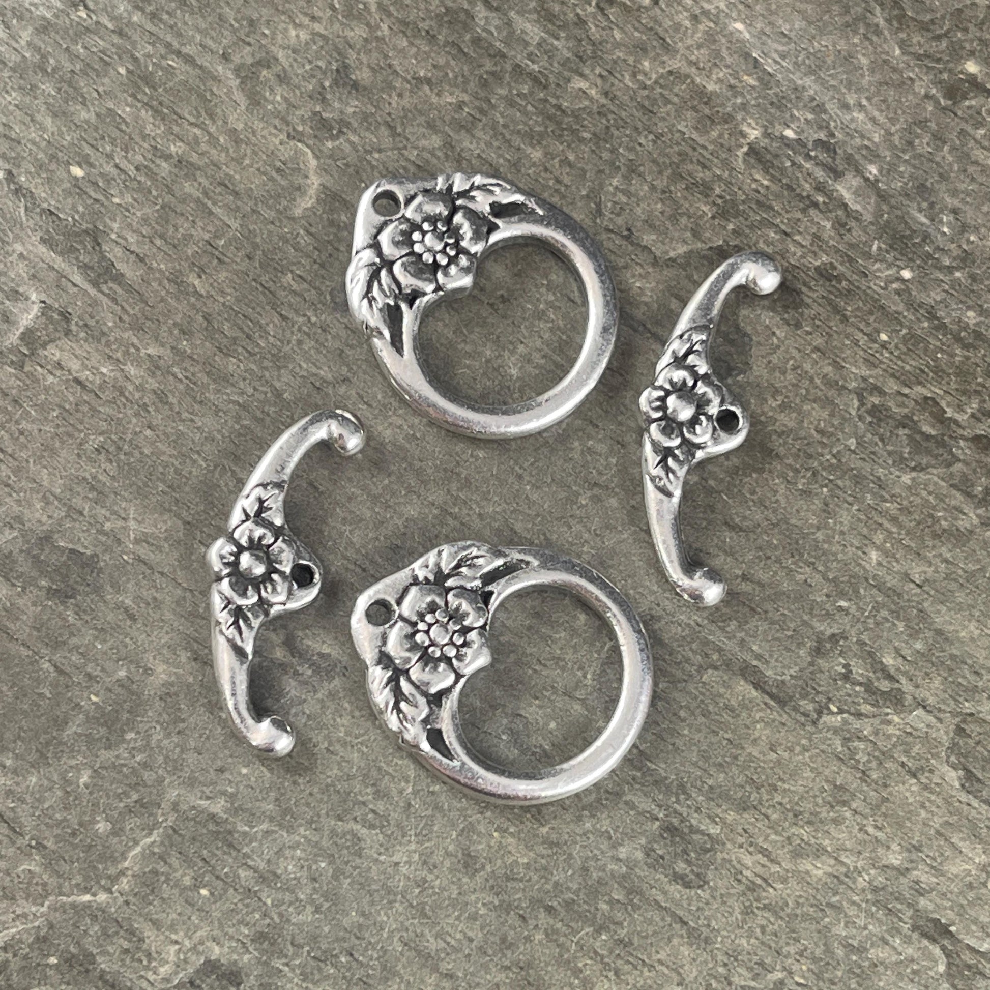 TierraCast Floral Toggle Clasp Large Silver Toggle, Nature Theme Antiqued Silver Clasp (PF/968-77) * Qty. 2