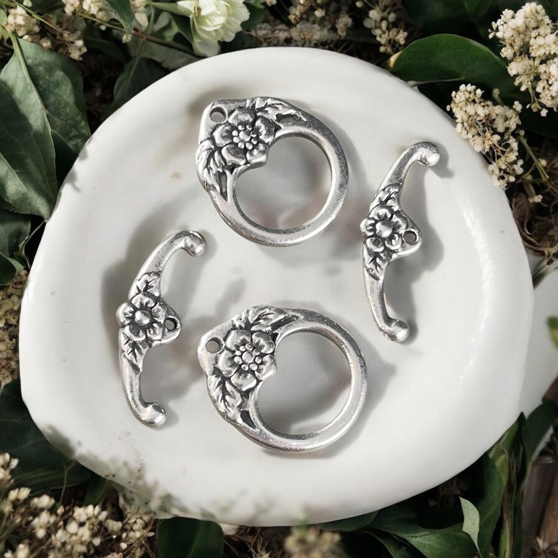 TierraCast Floral Toggle Clasp Large Silver Toggle, Nature Theme Antiqued Silver Clasp (PF/968-77) * Qty. 2