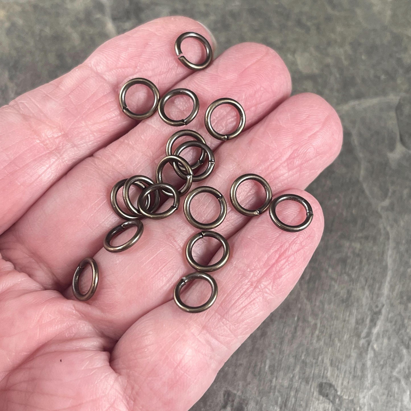 8mm Round Jump Rings, 16g Open, Antiqued Brass (FMG/5171) * Qty. 50