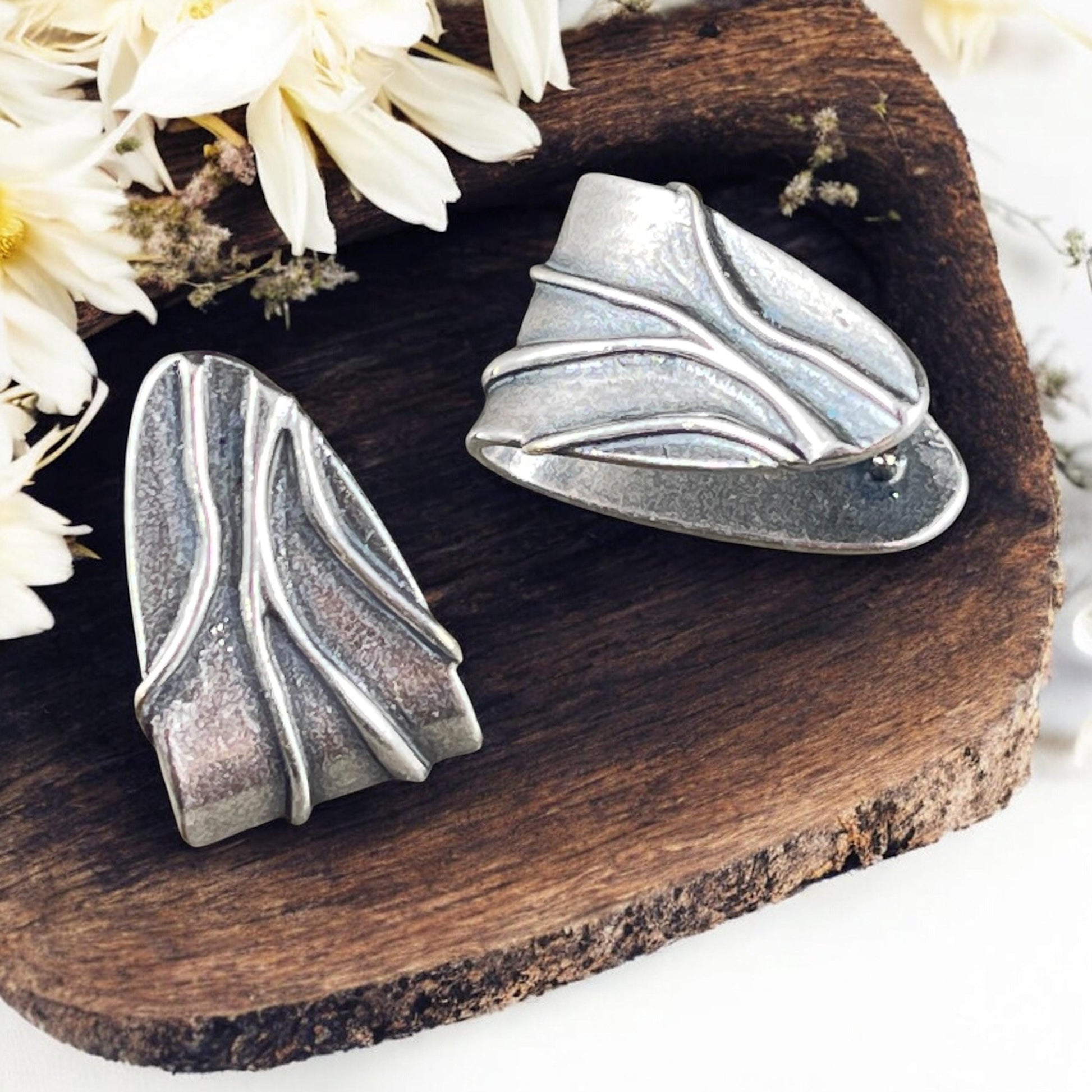 Silver JBB Pinch Bail, 15x10mm Shield Bail, Antiqued Silver Pinch Bail (FMG/1951) * Qty. 1