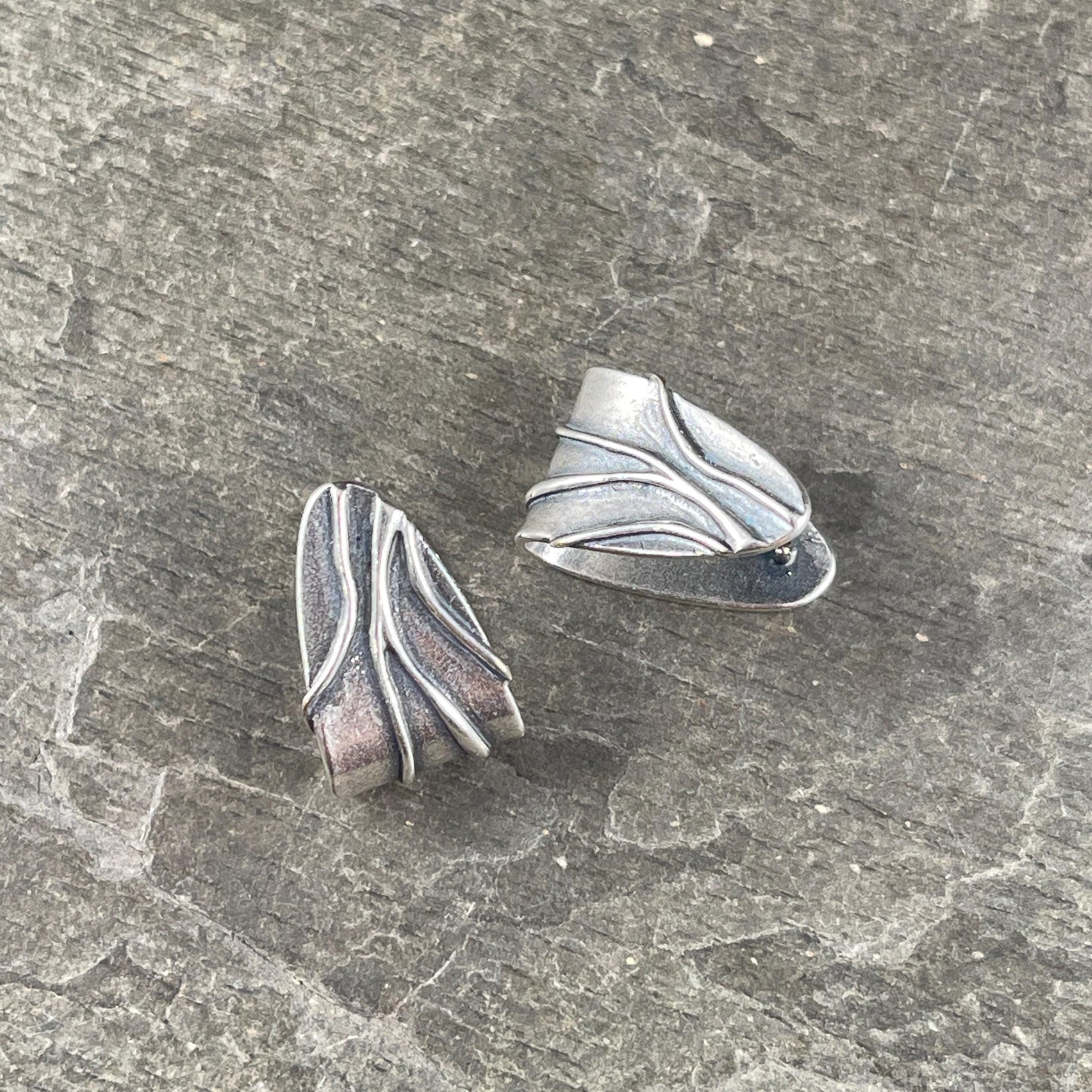 Silver JBB Pinch Bail, 15x10mm Shield Bail, Antiqued Silver Pinch Bail (FMG/1951) * Qty. 1