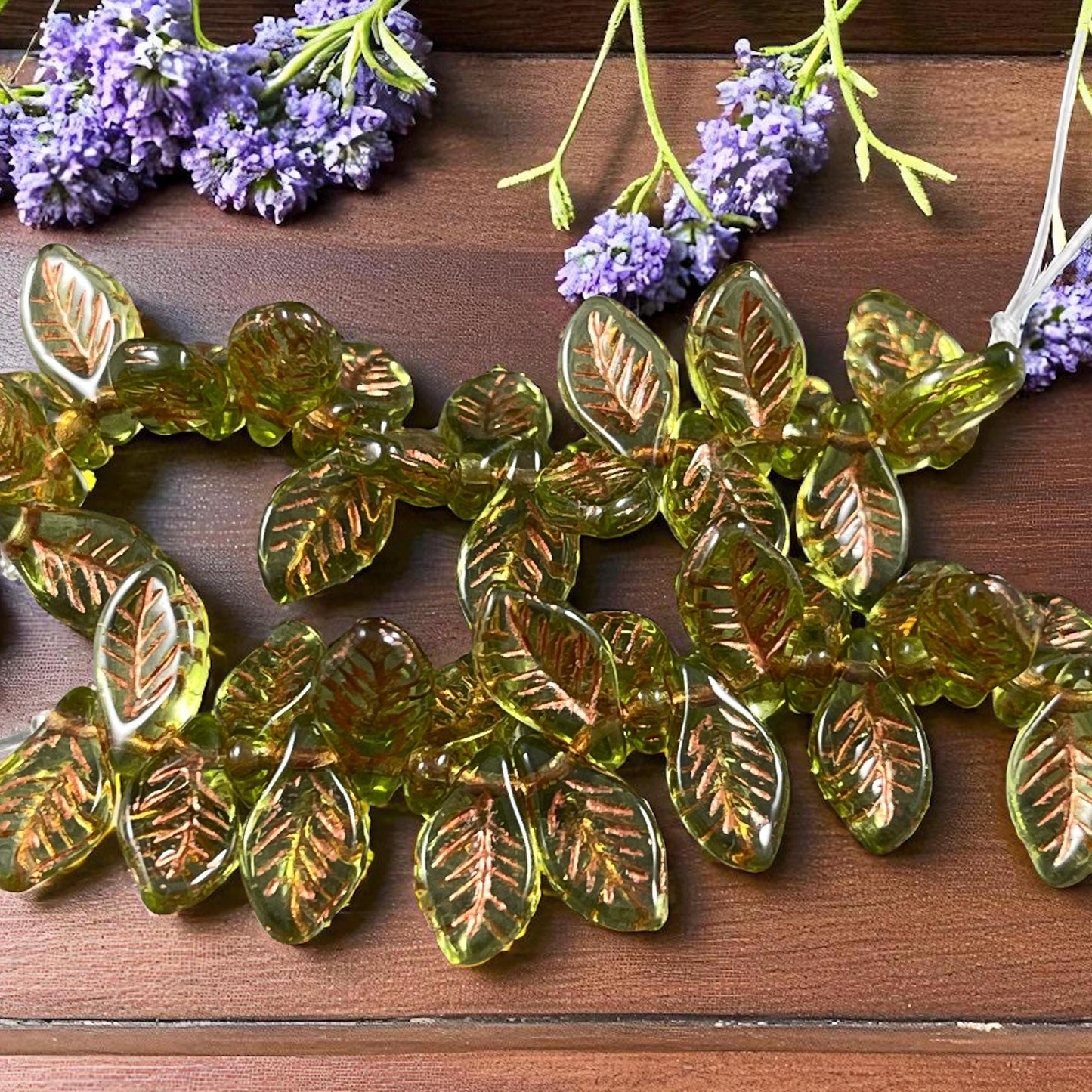 Briolette Leaf Beads 12x6mm Leaf Bead Czech Glass Beads Green Leaf Bead (Bay15) * 20 Beads