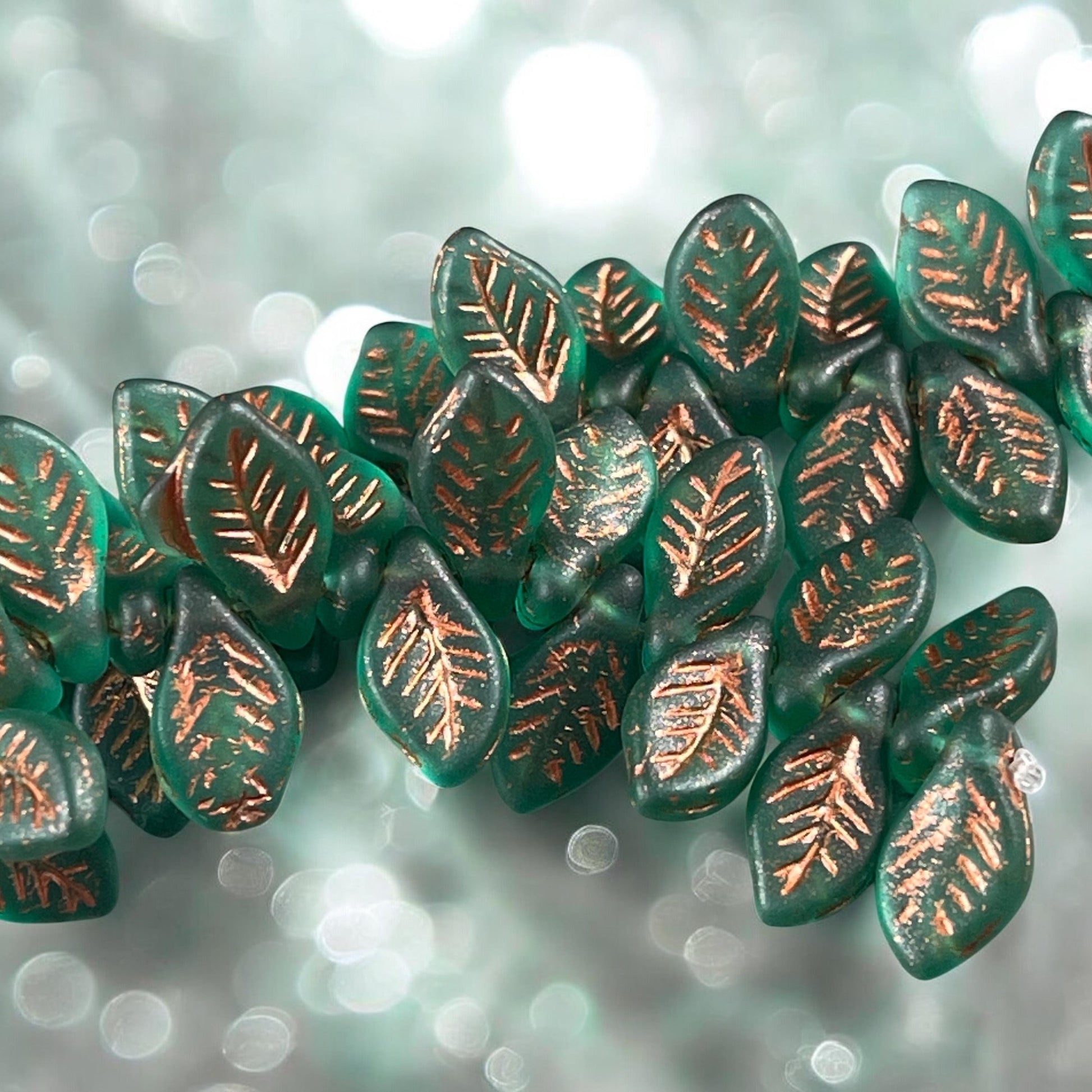 Briolette Leaf Beads 12x6mm Leaf Bead ~ Czech Glass Beads ~ Green Leaf Bead (Bay5) * 20 Beads