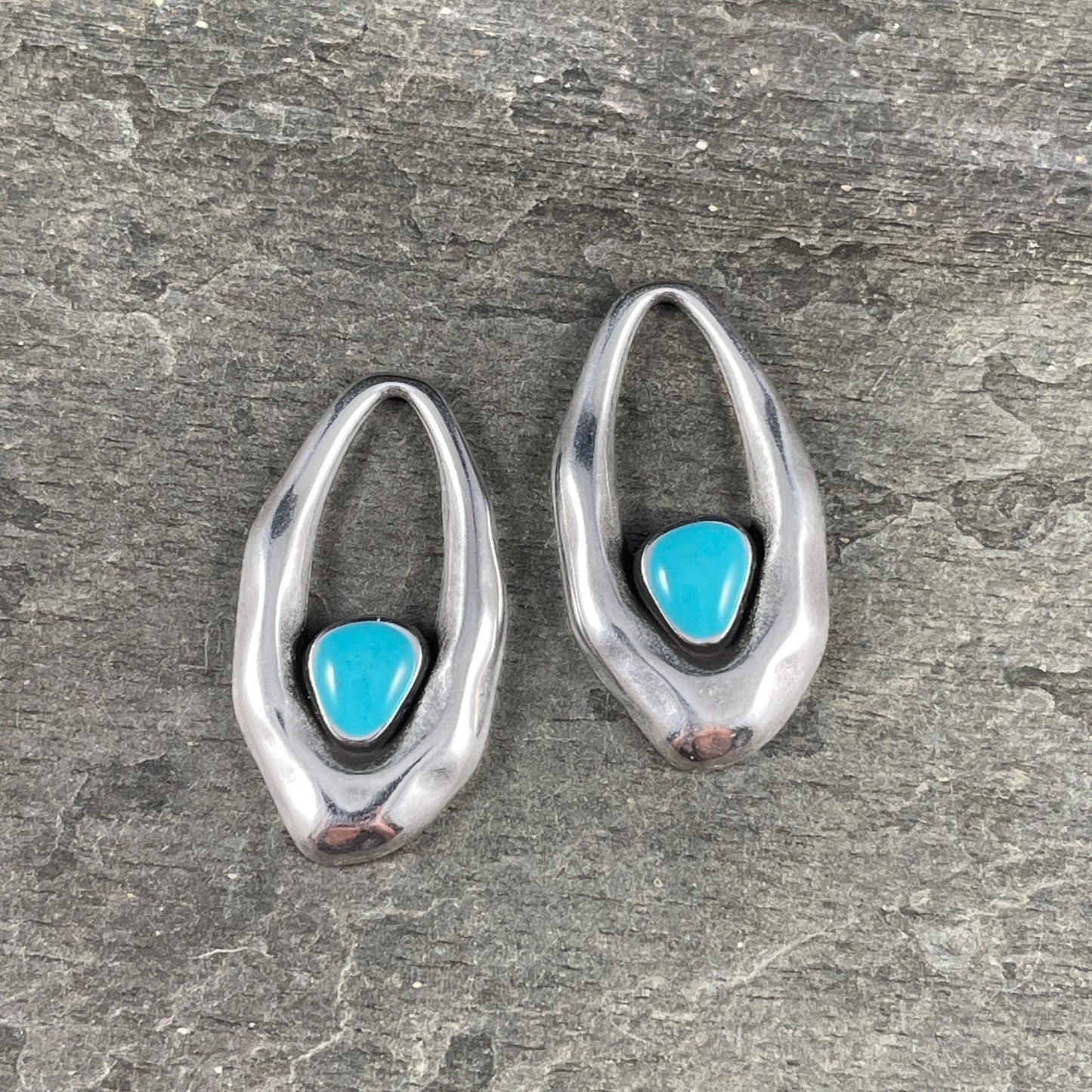 Antiqued Silver Plated Oval Pendant with Turquoise Blue Enamel Accent (PF/15301-72-9299) * Qty. 3