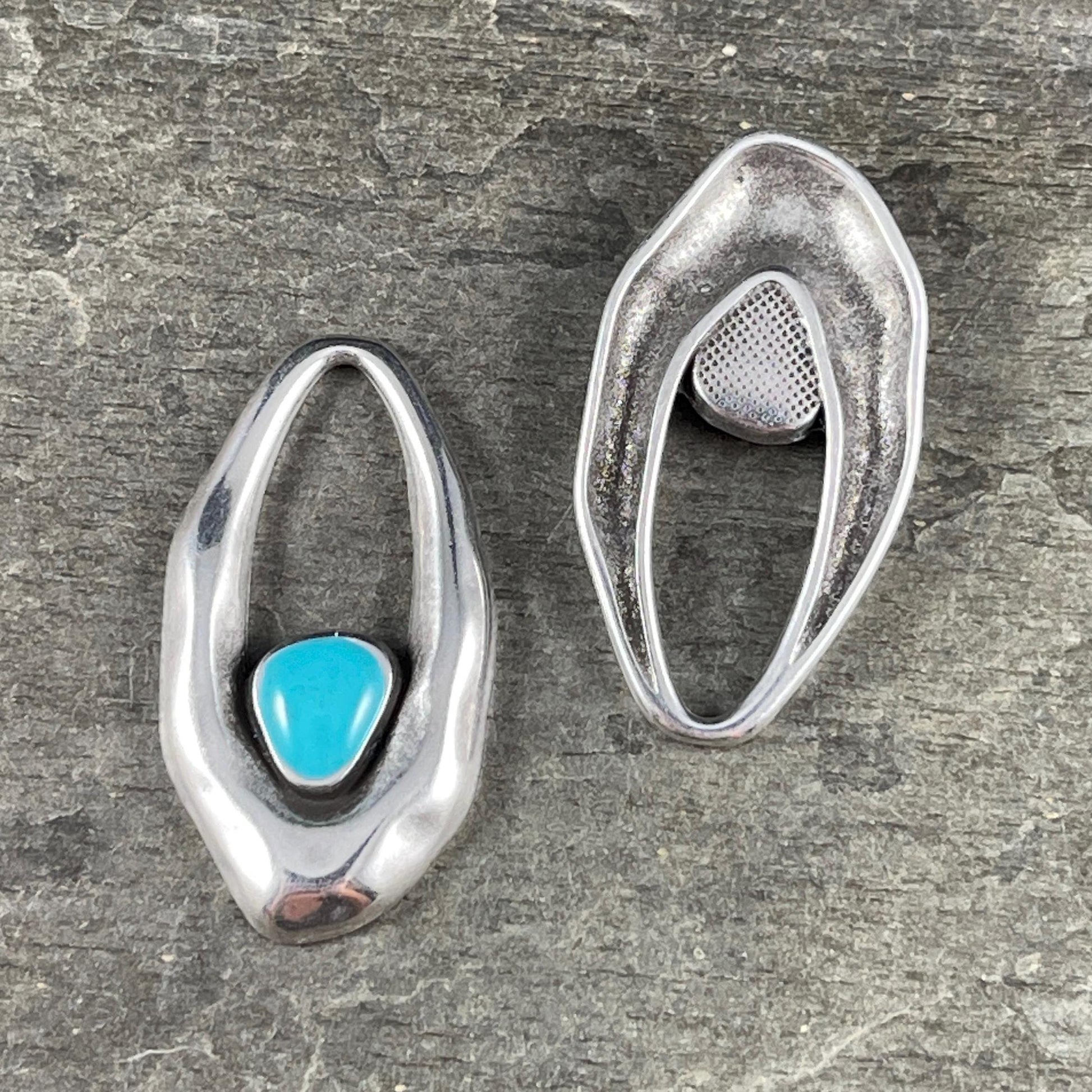 Antiqued Silver Plated Oval Pendant with Turquoise Blue Enamel Accent (PF/15301-72-9299) * Qty. 3