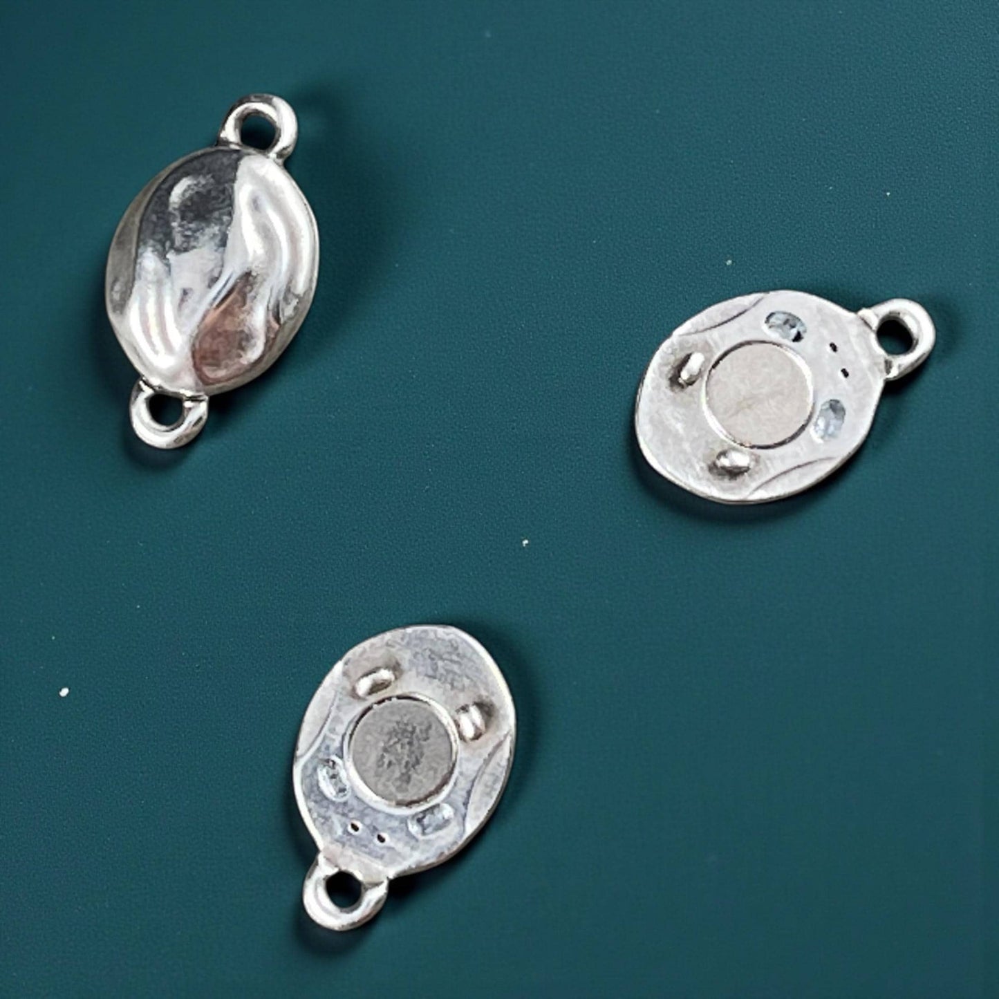 Organic Oval Magnetic Clasp, Antiqued Silver Plated, 17x10mm (PF/15195-77) * Qty. 1