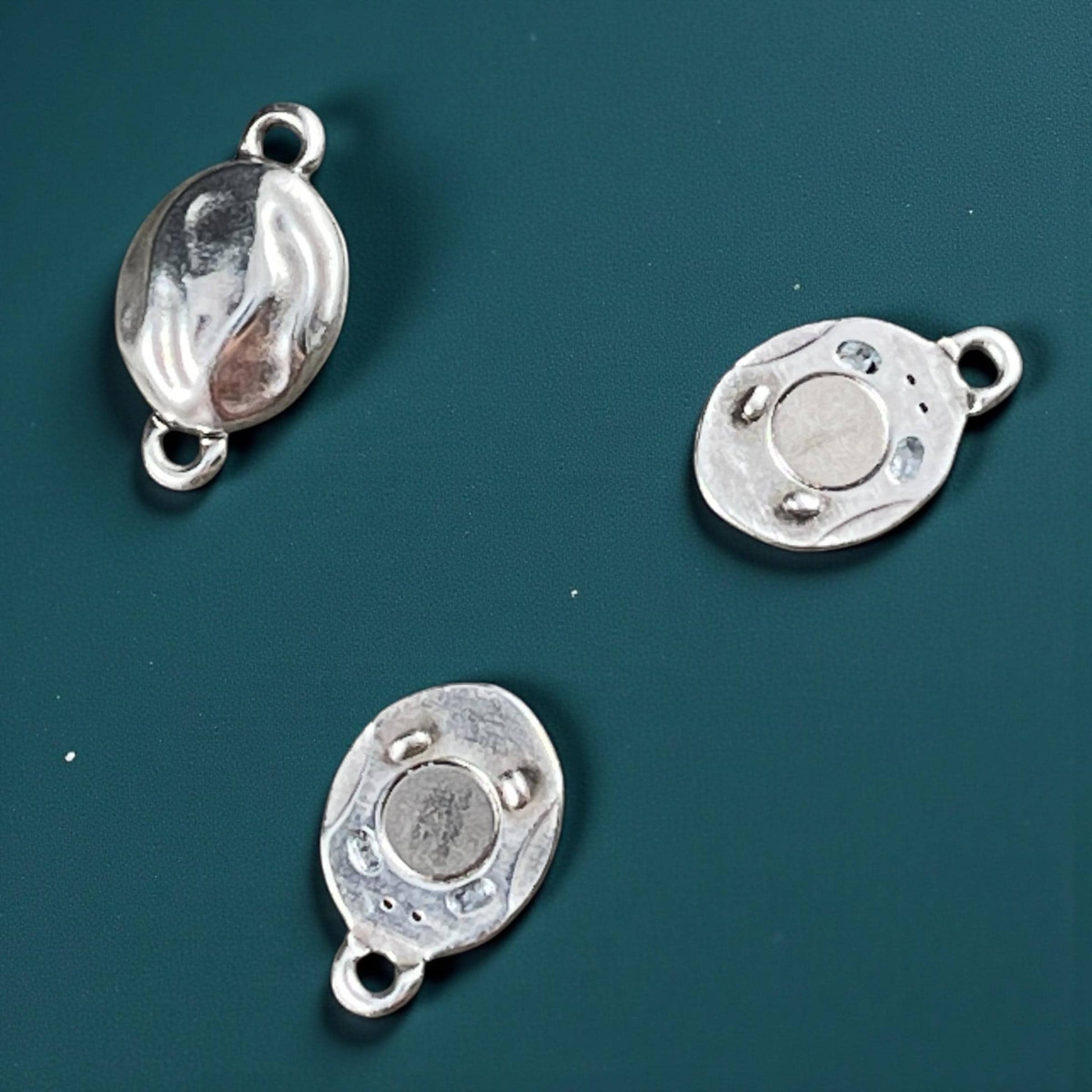 Organic Oval Magnetic Clasp, Antiqued Silver Plated, 17x10mm (PF/15195-77) * Qty. 1
