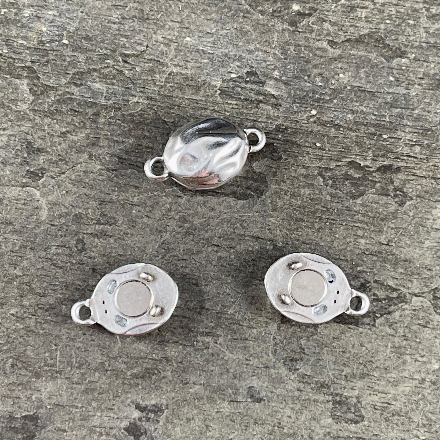 Organic Oval Magnetic Clasp, Antiqued Silver Plated, 17x10mm (PF/15195-77) * Qty. 1