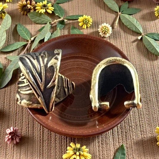 Small Pinch Bail, Jardin Garden Theme, Antiqued Brass (PF/885-57) * Qty. 4