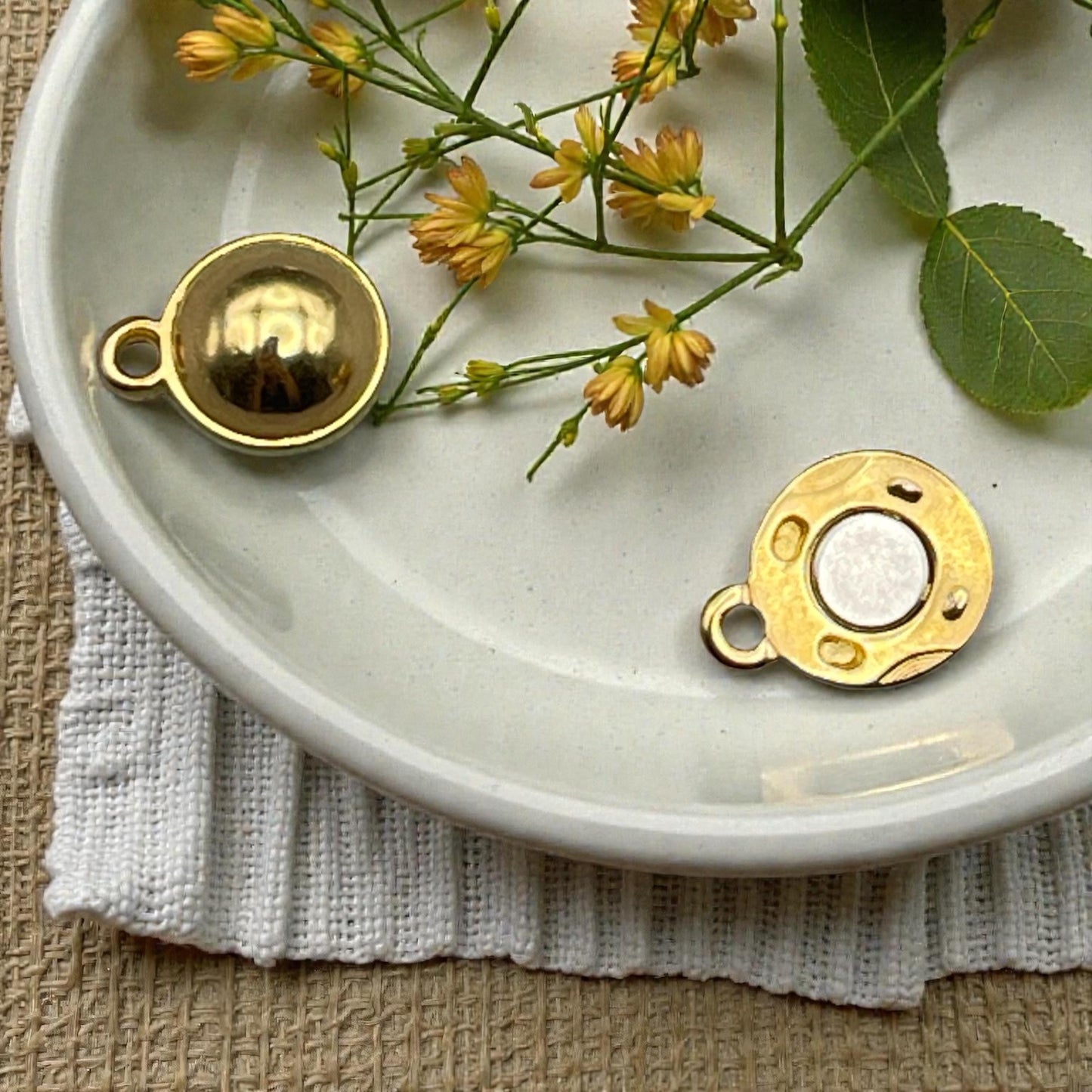 Magnetic Sphere Clasp, 24k Gold Plated, 15x10mm, Nickel Free (PF/14793-03-12) * Qty. 1