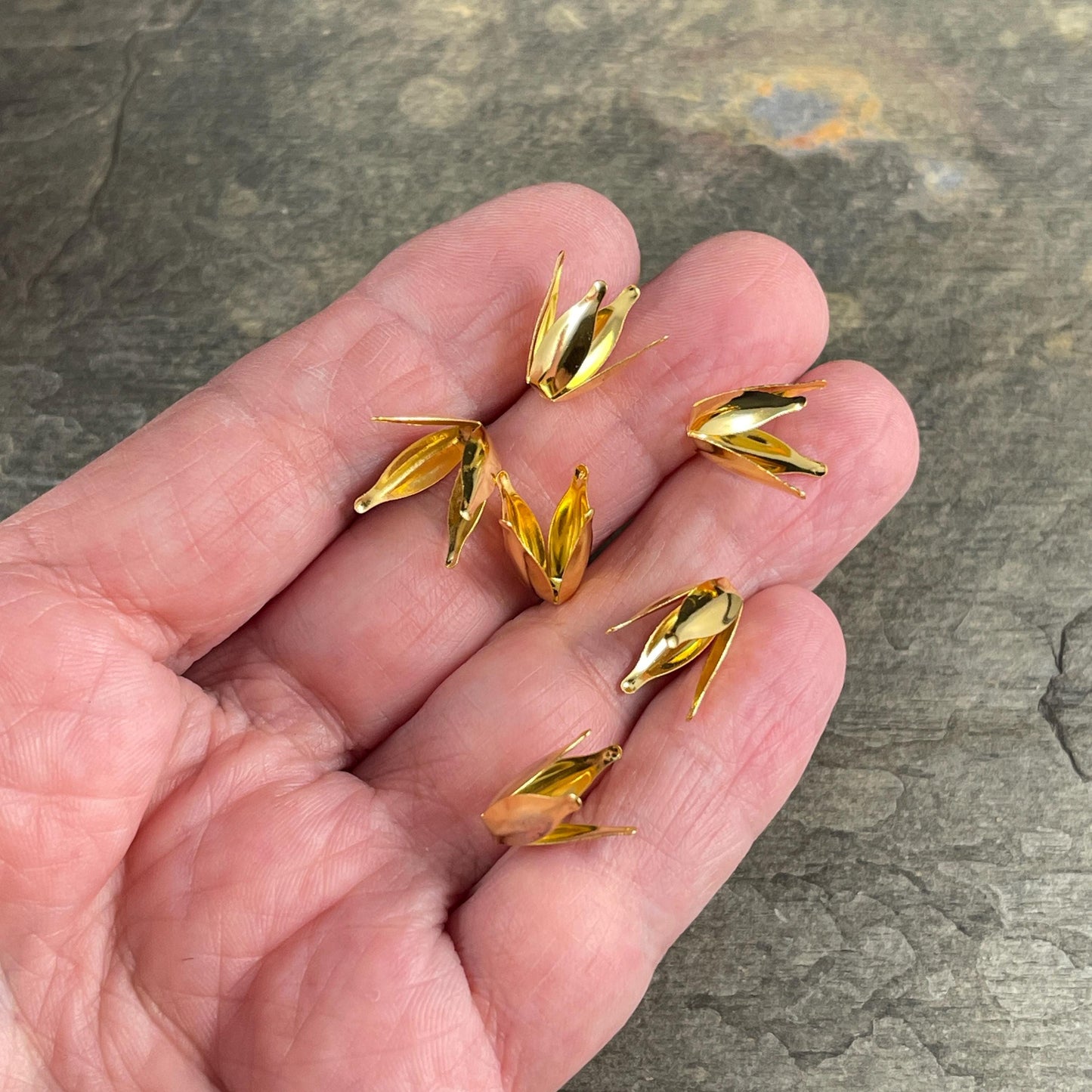 4-Petal Expandable Gold Bead Caps, 13x7mm (O016-11) * 50 Bead Caps