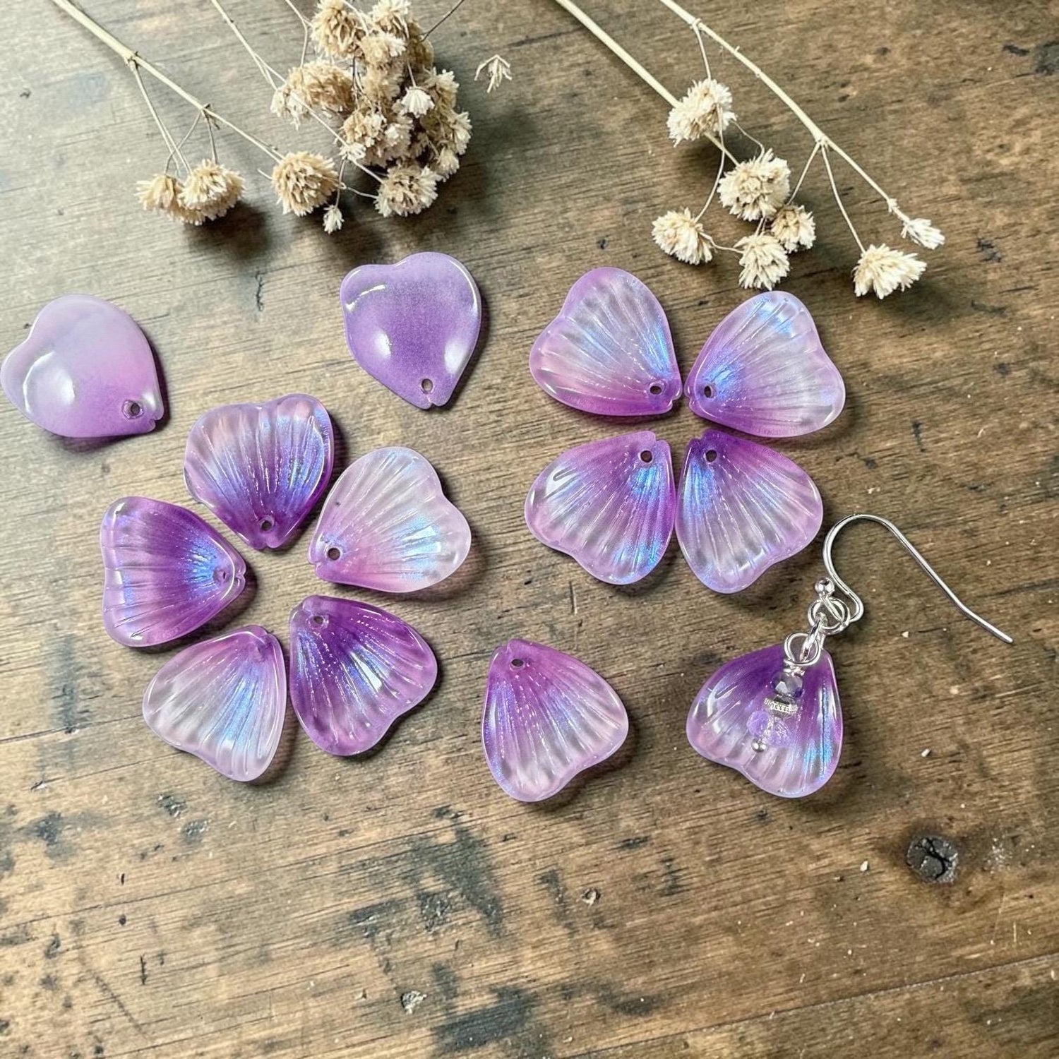 Glass Flower Petals, 16mm Petal Shaped Beads, Lavender Purple * 12 Beads