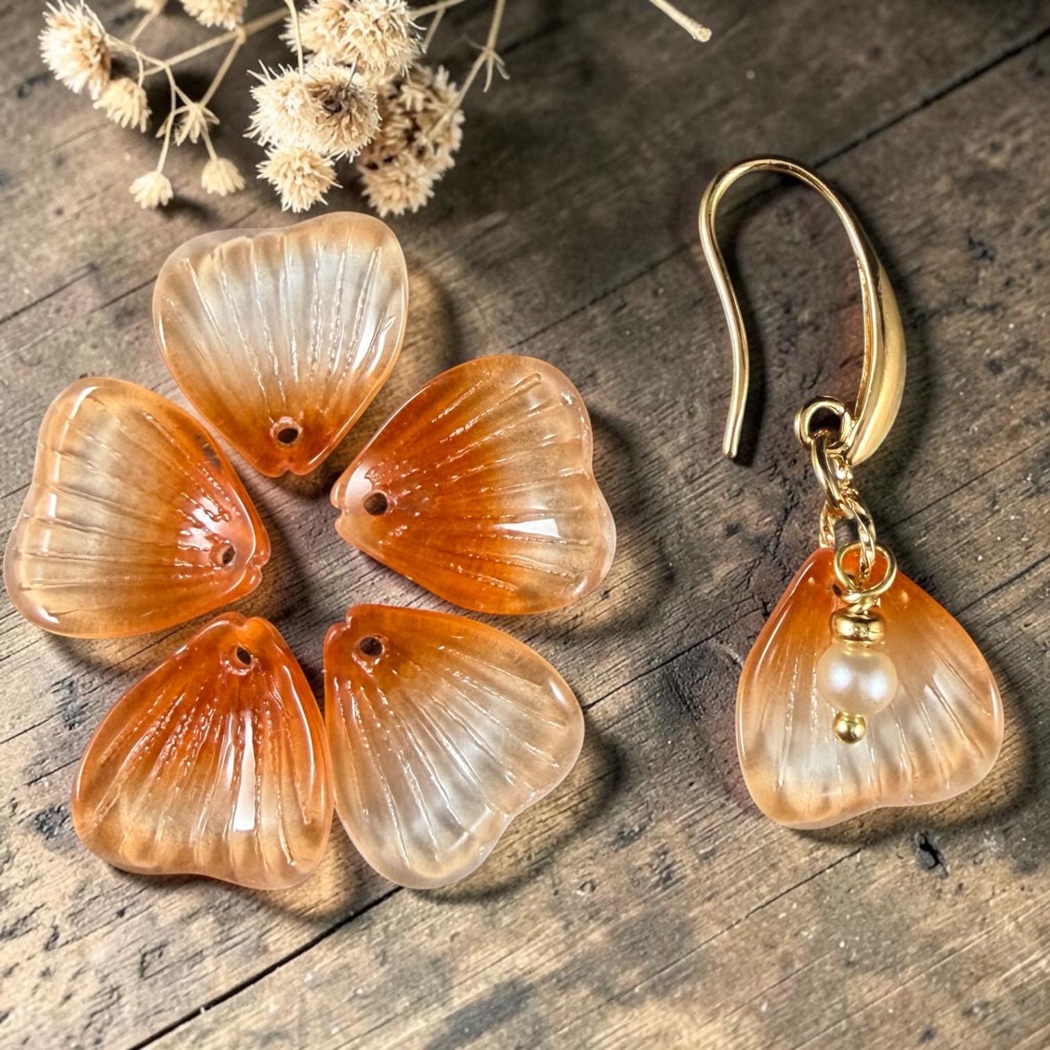 Glass Flower Petals, 16mm Petal Shaped Beads, Peachy Orange * 12 Beads