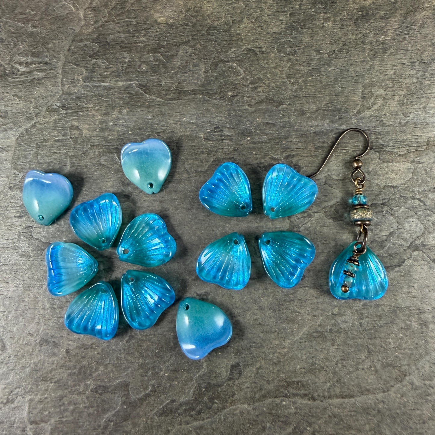 Glass Flower Petals, 16mm Petal Shaped Beads, Bright Blue Green * 12 Beads