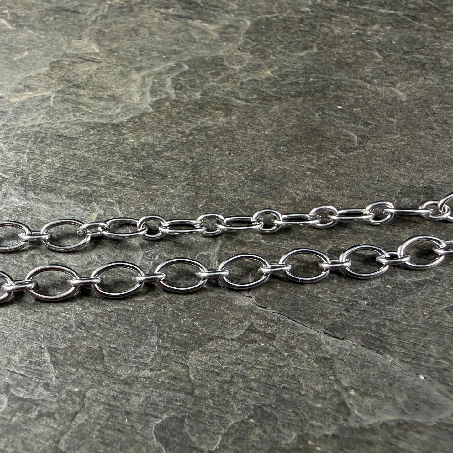Chain by the Foot - 304 Stainless Steel Oval Cable Chain, 8.5x5.5mm Unwelded Links, Platinum Color (C018-04P) * 1 Yard