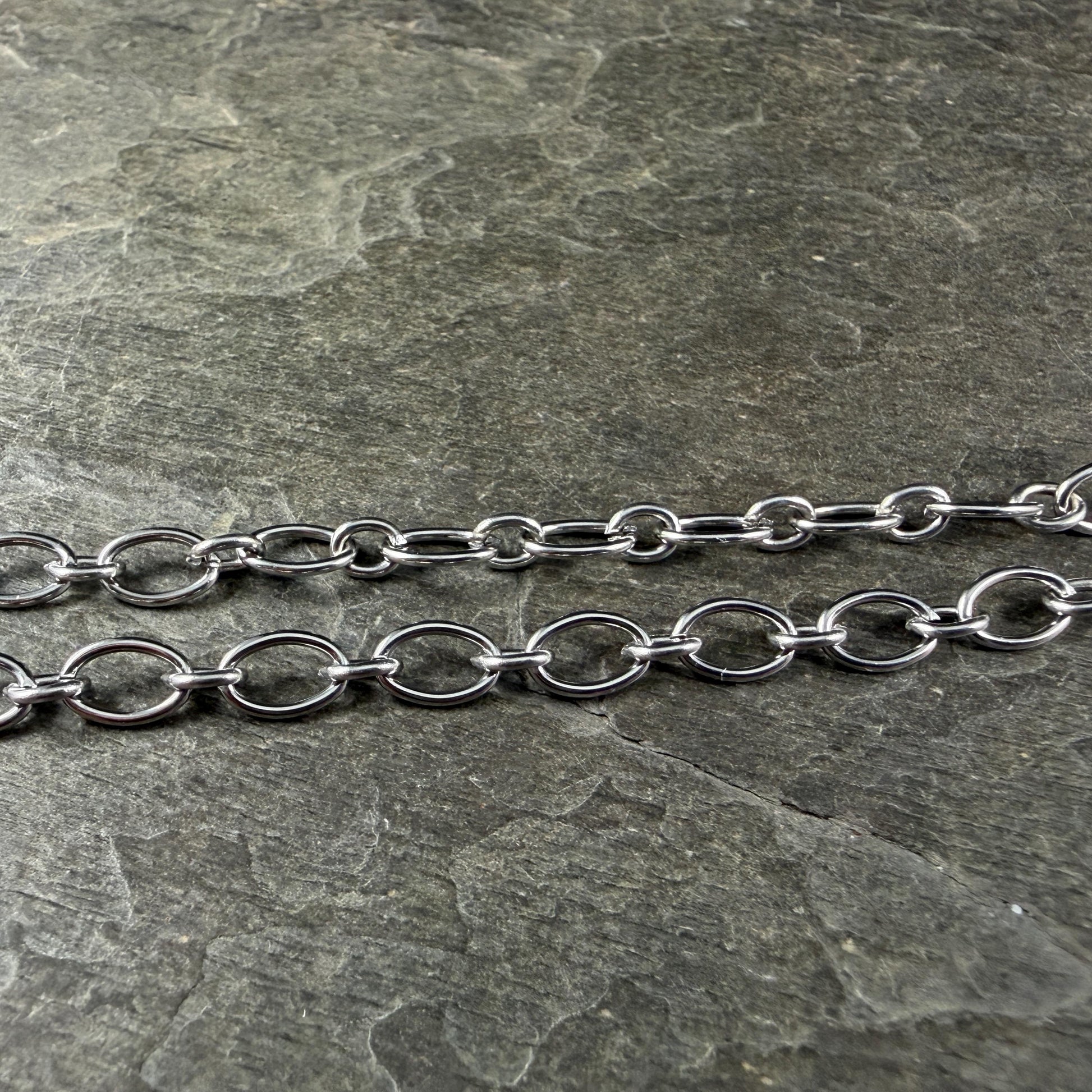 Chain by the Foot - 304 Stainless Steel Oval Cable Chain, 8.5x5.5mm Unwelded Links, Platinum Color (C018-04P) * 1 Yard