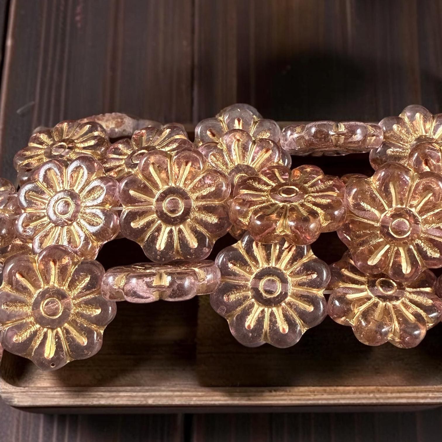 Czech Glass Beads - 17mm Daisy Flower, Pale Lavender with Gold Wash (PLD-13) * 6 Beads
