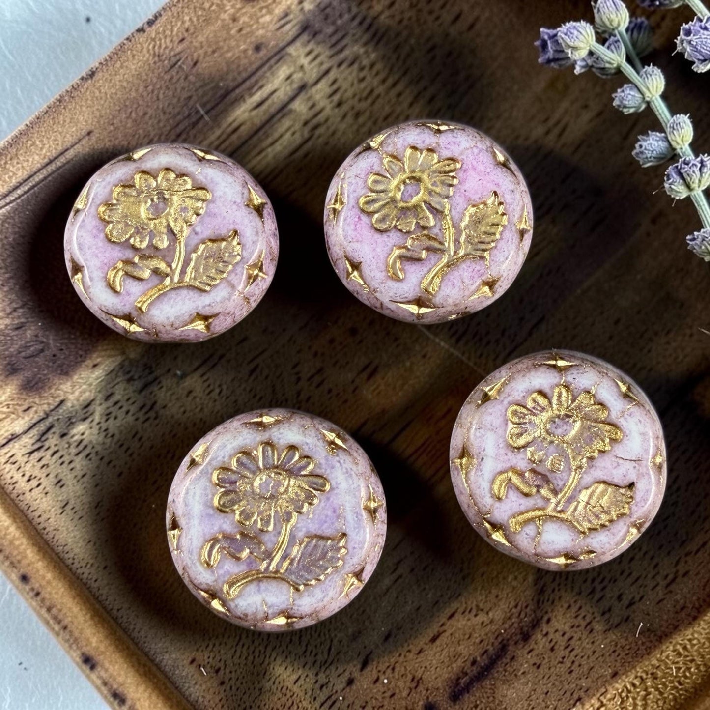 Czech Beads, 18mm Marguerite Daisy, Pale Lavender Silk (Purple/Gold) * 4 Beads