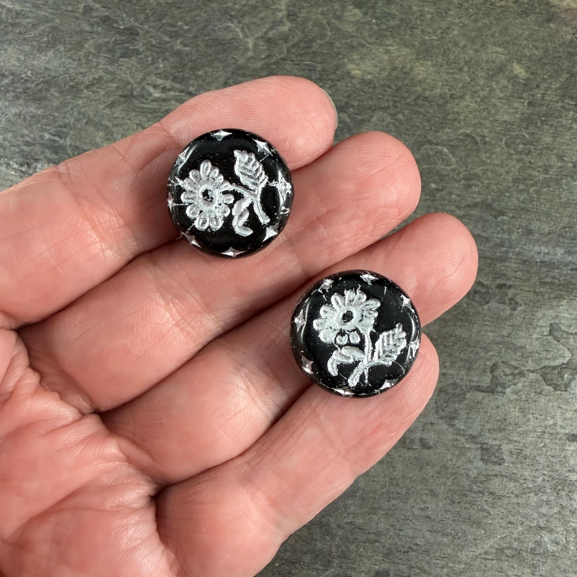 Czech Beads, 18mm Marguerite Daisy, Black and Silver (Black/Silver) * 4 Beads