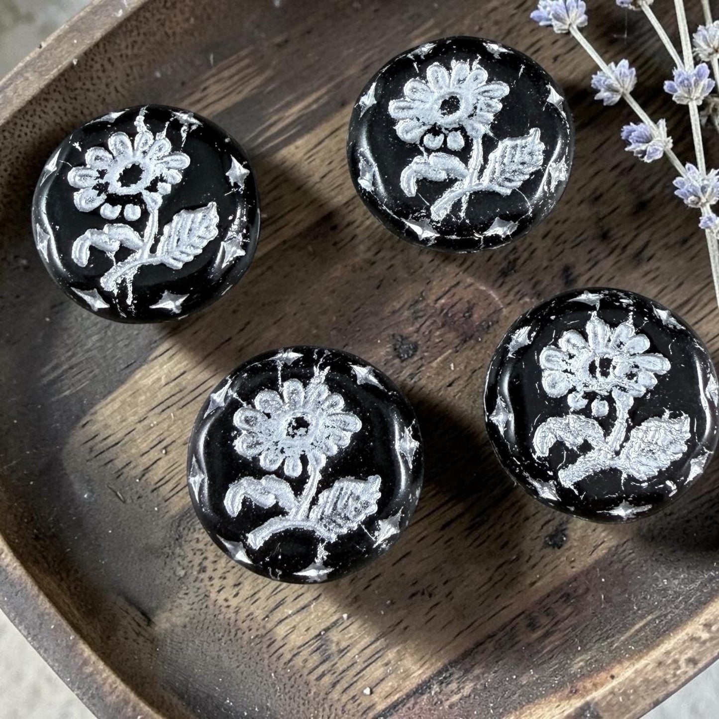 Czech Beads, 18mm Marguerite Daisy, Black and Silver (Black/Silver) * 4 Beads