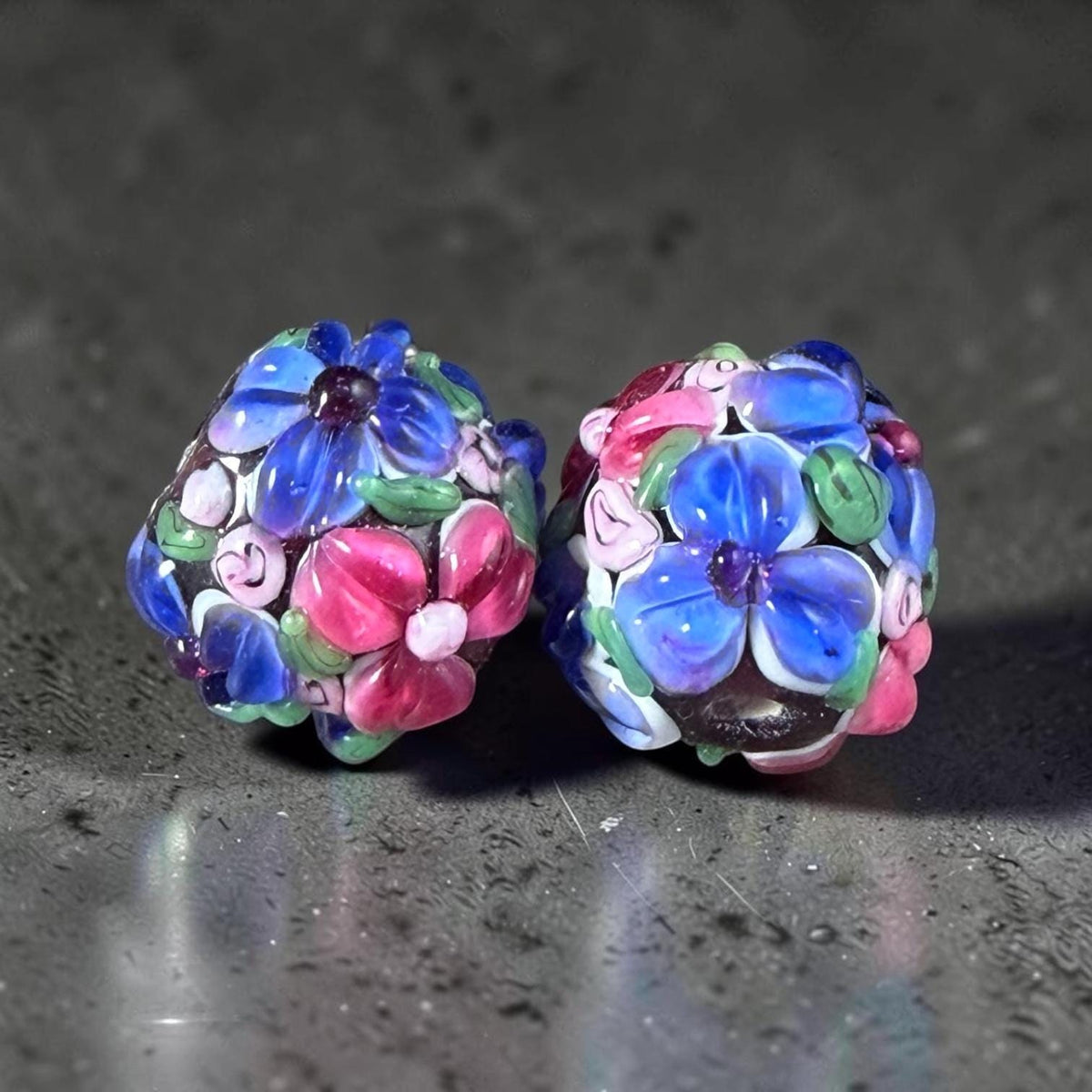 Lampwork Beads, 14mm Round, Lavender and Fuchsia Flower Beads * 2 Beads