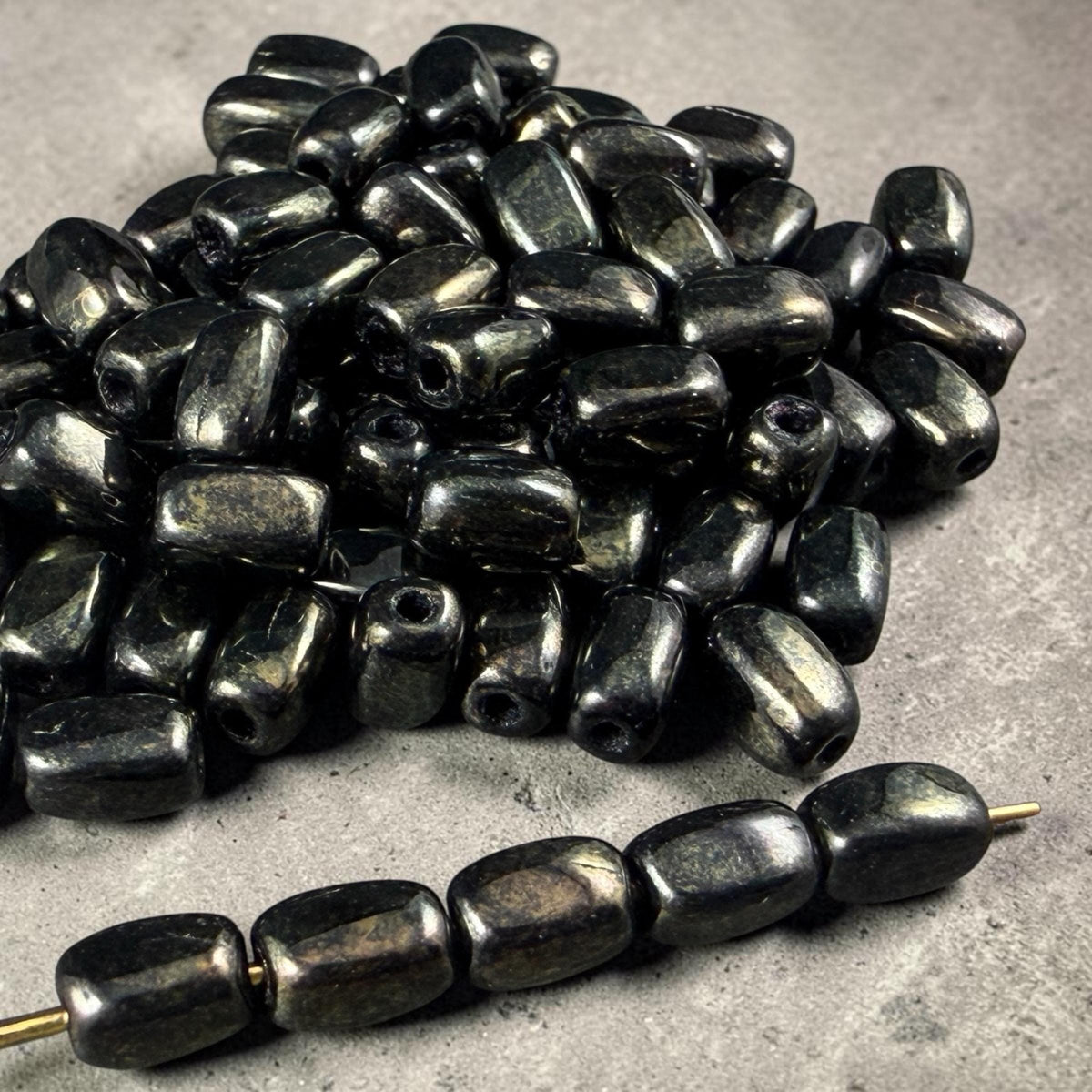 Czech Glass Beads - 5x3mm Rectangle, Black with Gold Luster Finish (R965527) * 50 Beads
