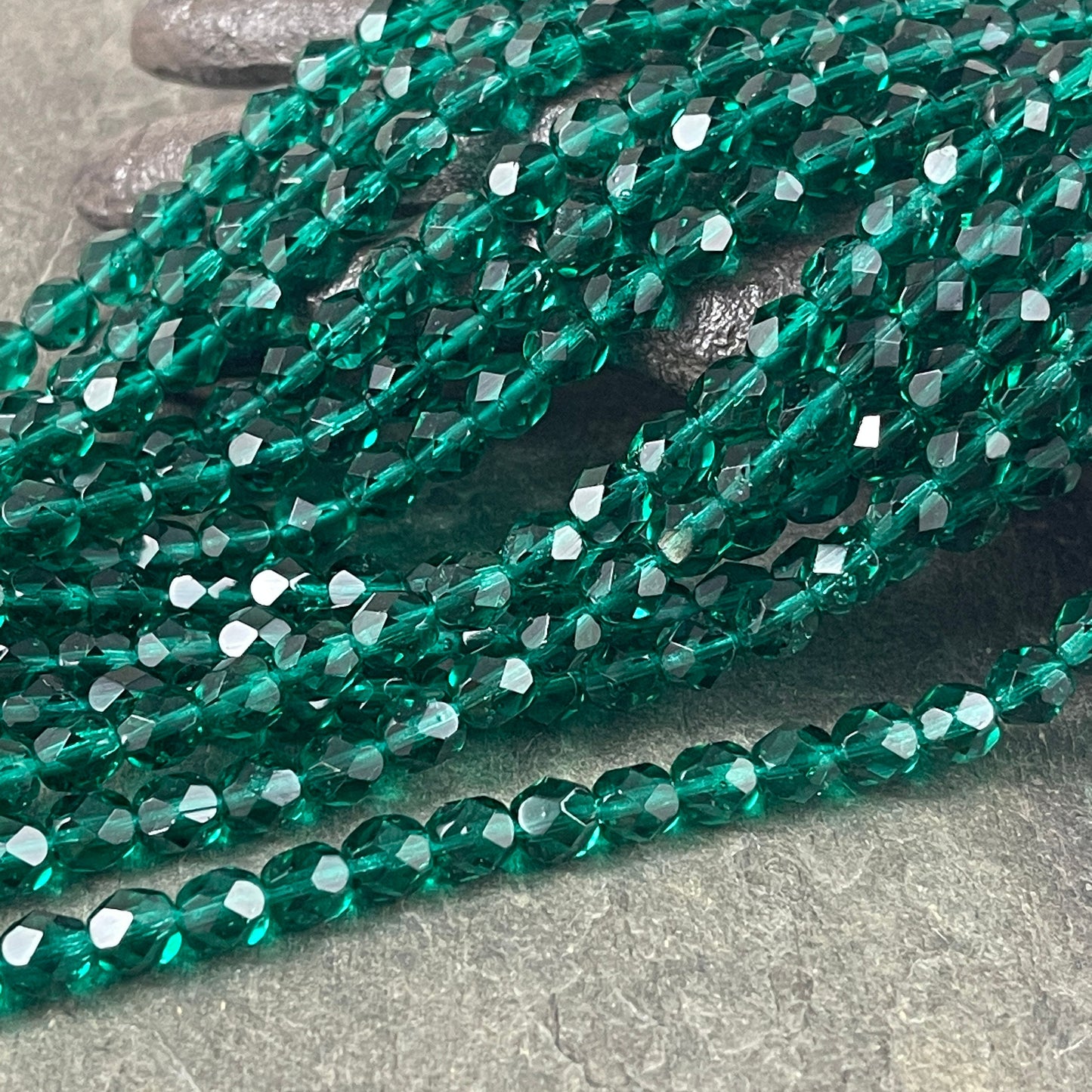 6mm Emerald Green Faceted Beads 6mm Czech Glass Beads - Emerald Green Faceted Round Beads (FP6/SM-5073) * Qty. 25