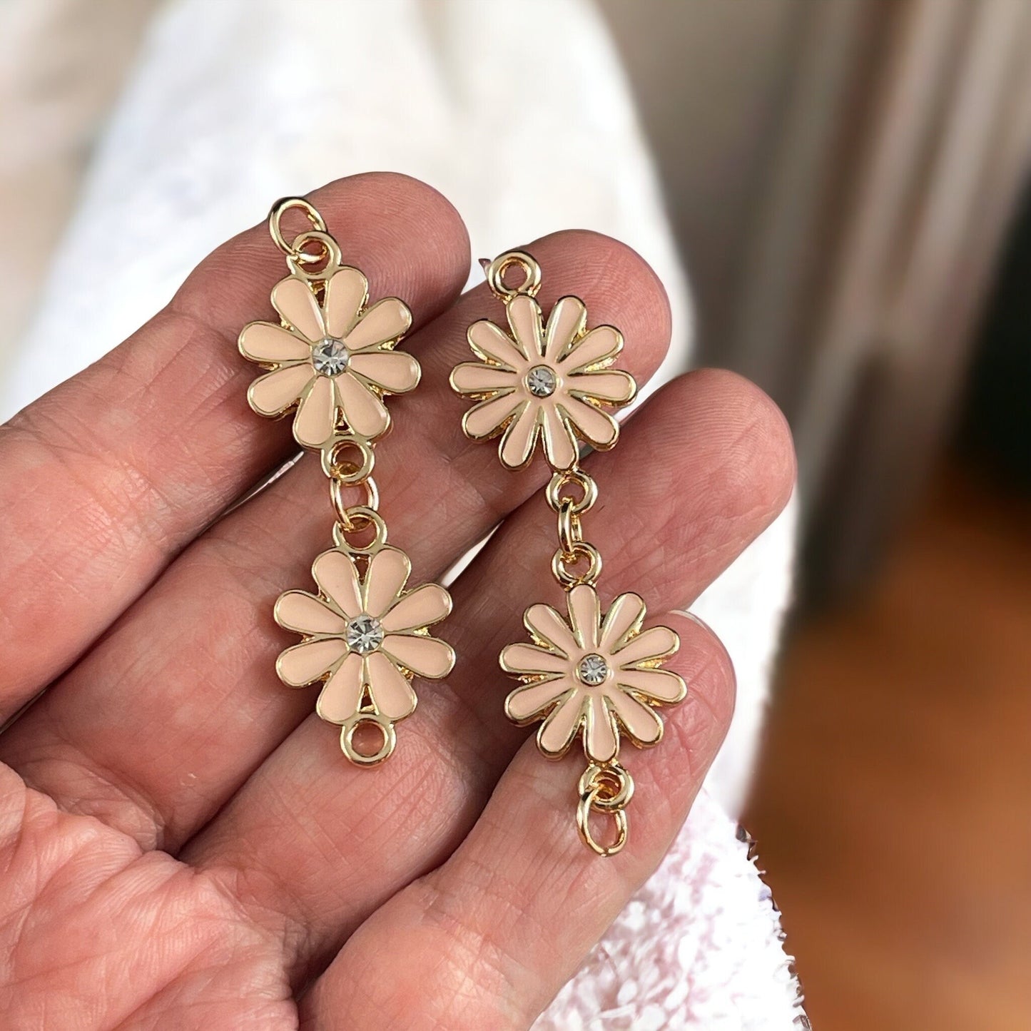 Enamel Floral Connector Pink Flower Links ~ Pale Peachy Pink and Gold 15x22mm Pink Daisy Connector (1512-9547) * Set of 2