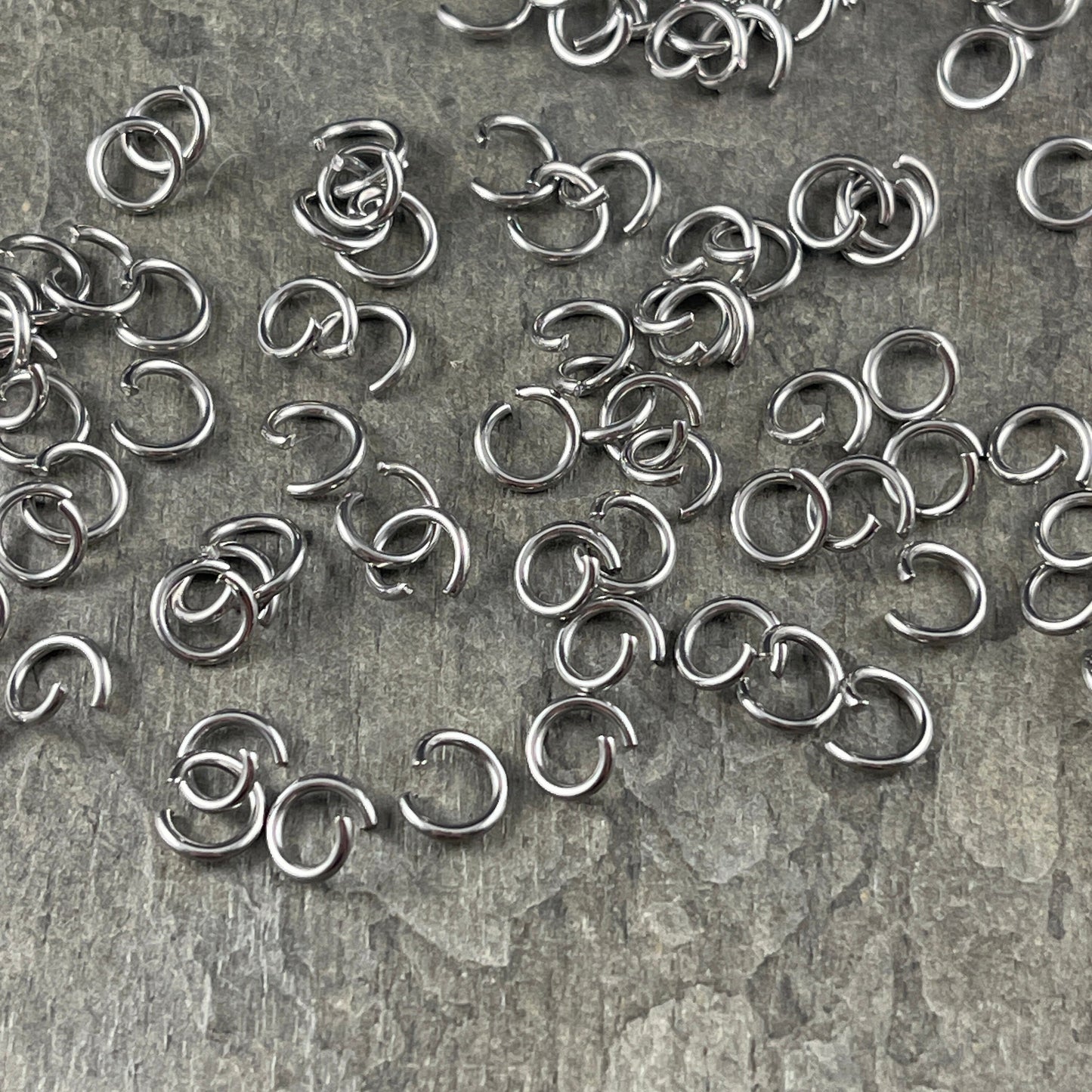 6mm Stainless Steel Jump Rings, 18g Silver Jump Rings, Platinum, Antiqued Silver, Stainless Steel Open Jump Rings, (STAS-E043) - Qty: 100