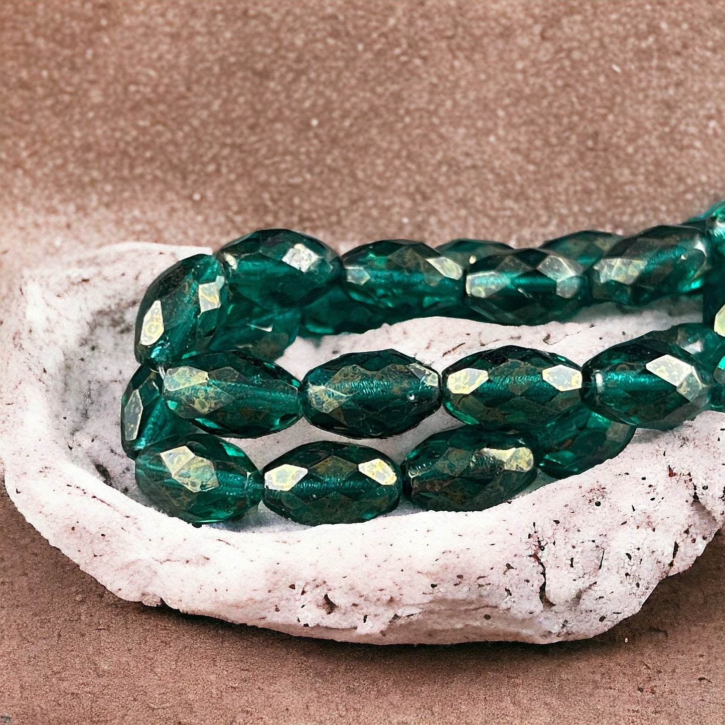 Emerald Green Faceted Oval Beads, Transparent Green with Golden Luster, 12mm Oval Beads (FOV/N-1222) *